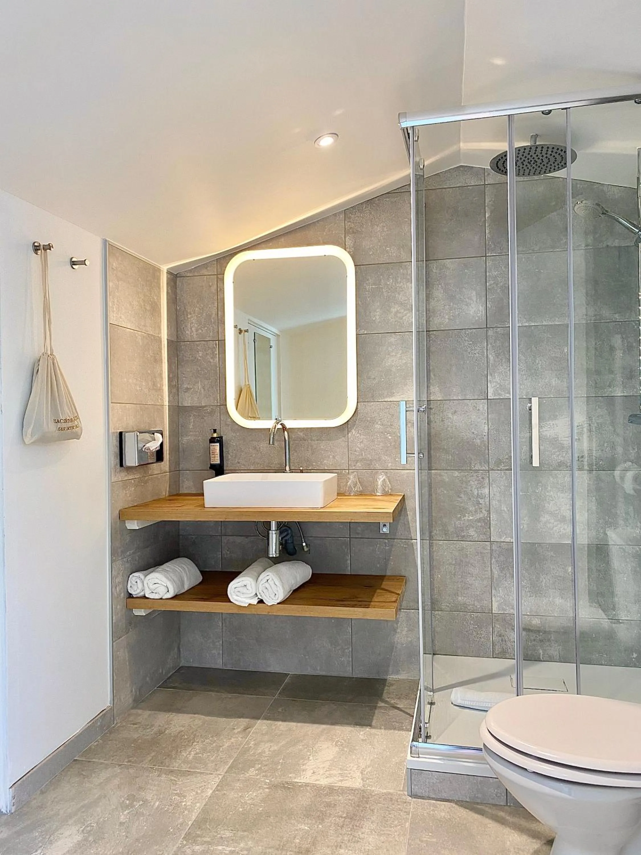 Bathroom in Hotel Le Provence - Restaurant Le Styx