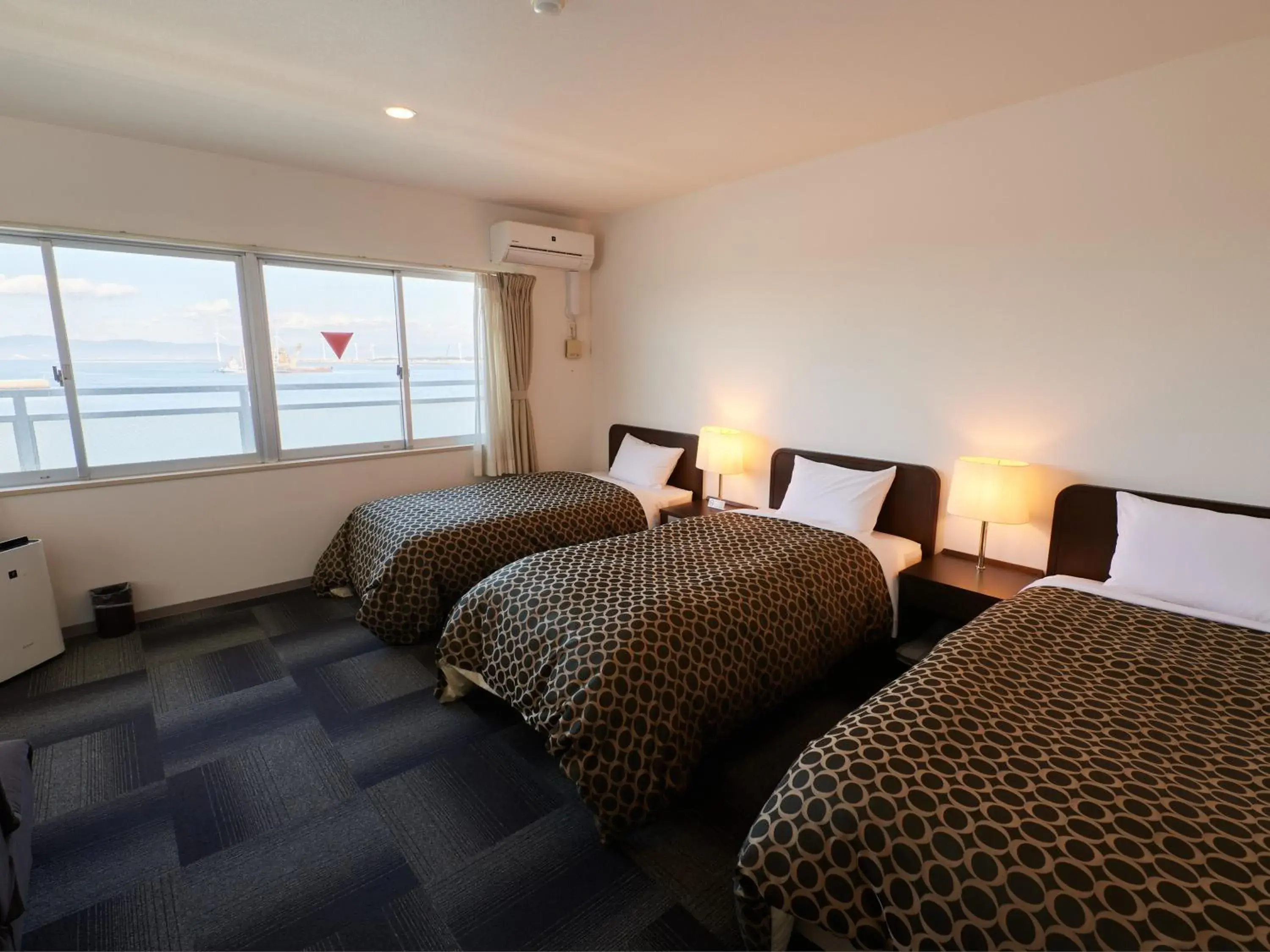 Standard Triple Room in Wind City Hotel Standard Triple Room in Wind City Hotel