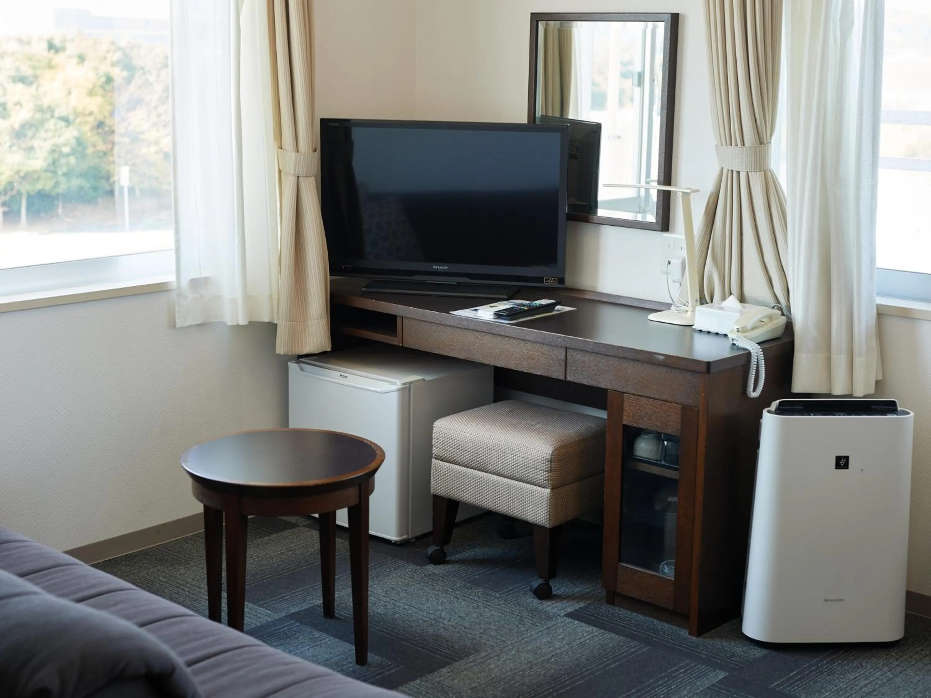 Photo of the whole room in Wind City Hotel