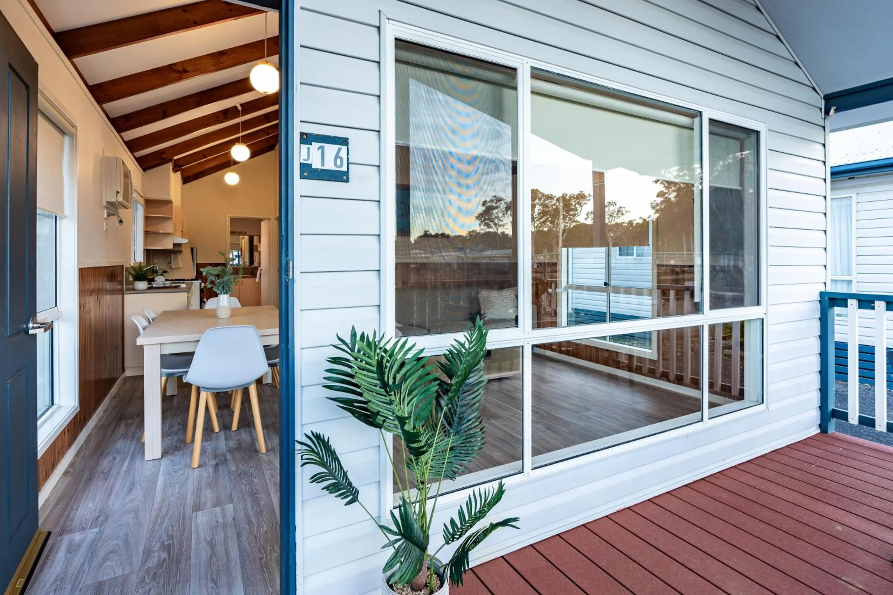 Balcony/Terrace in BIG4 Tasman Holiday Parks - Racecourse Beach