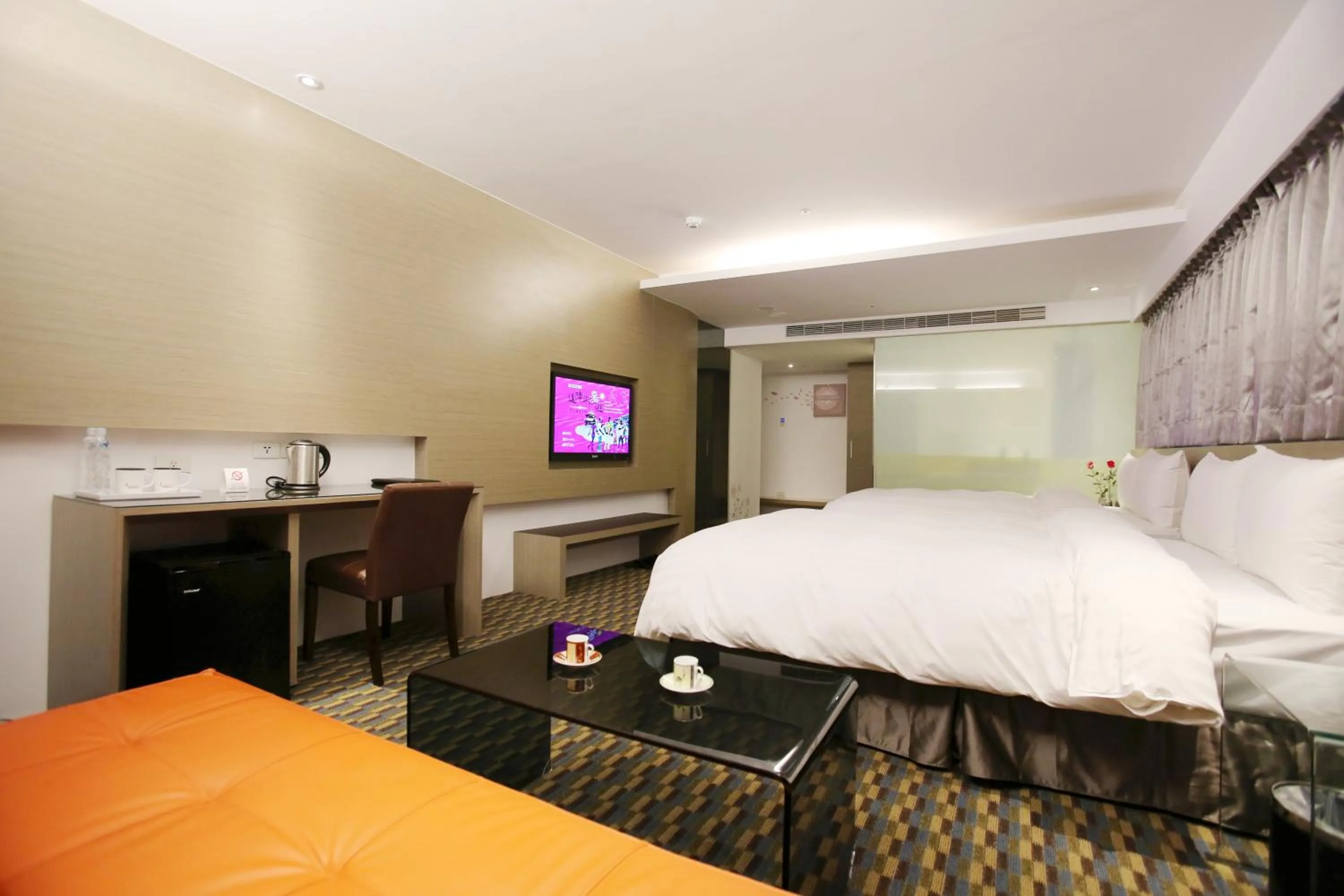 Photo of the whole room, Bed in Chiayi Look Hotel