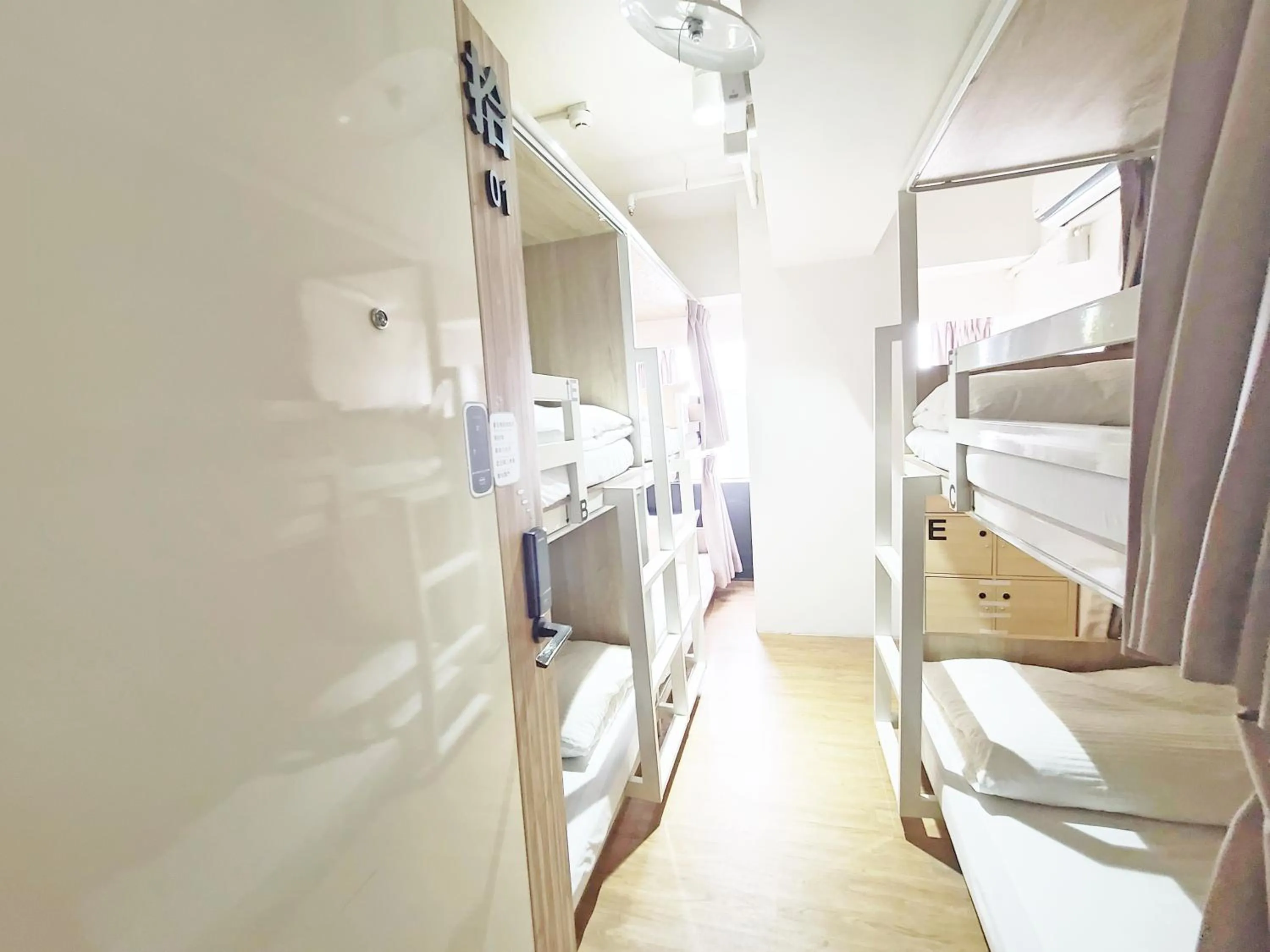 Photo of the whole room, Bed in Paper Plane Hostel