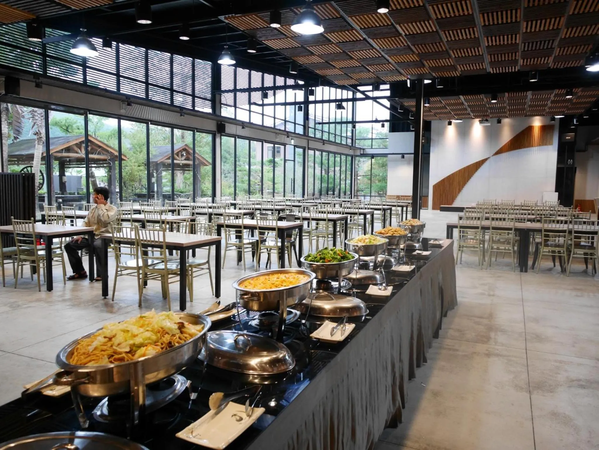 Restaurant/places to eat in The Deer Resort