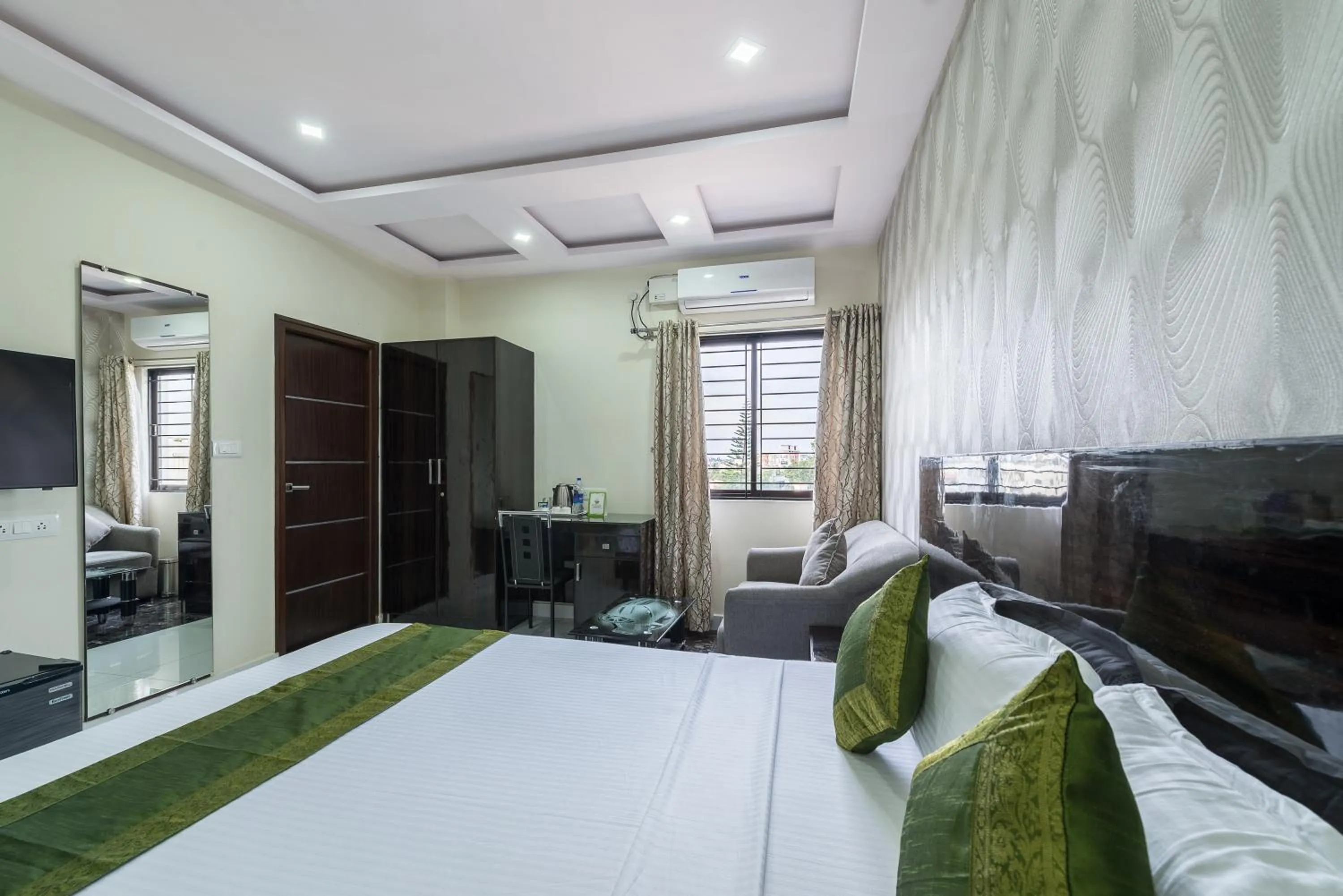 Bed in Treebo Greenwood Premier Suites, Old Airport Road