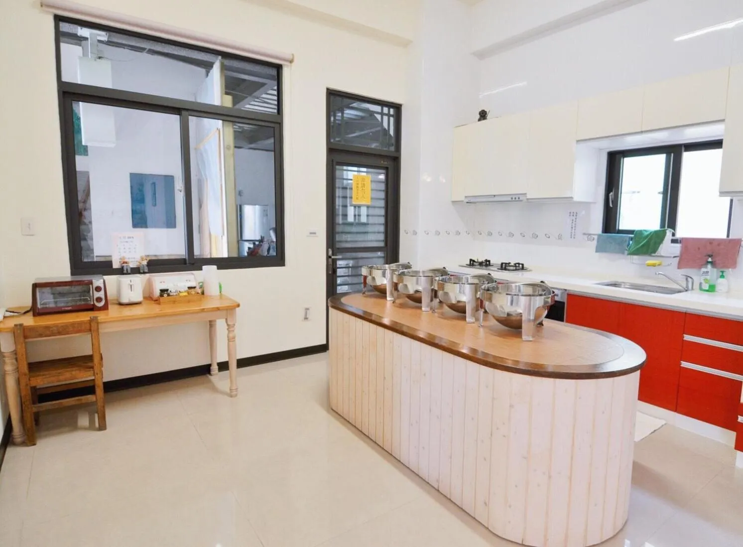 Kitchen or kitchenette in Village Villa B&B