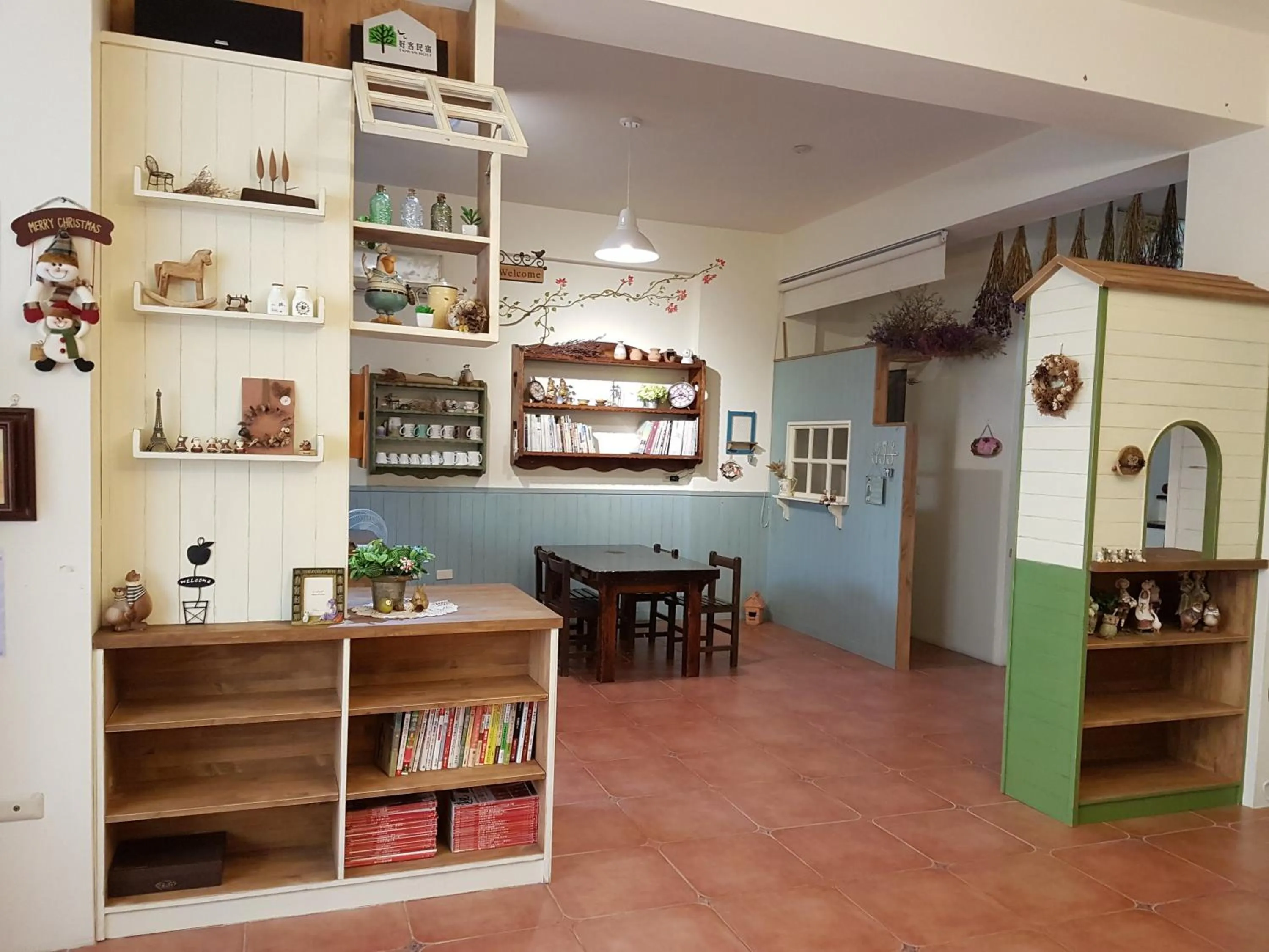 Lounge or bar in Village Villa B&B