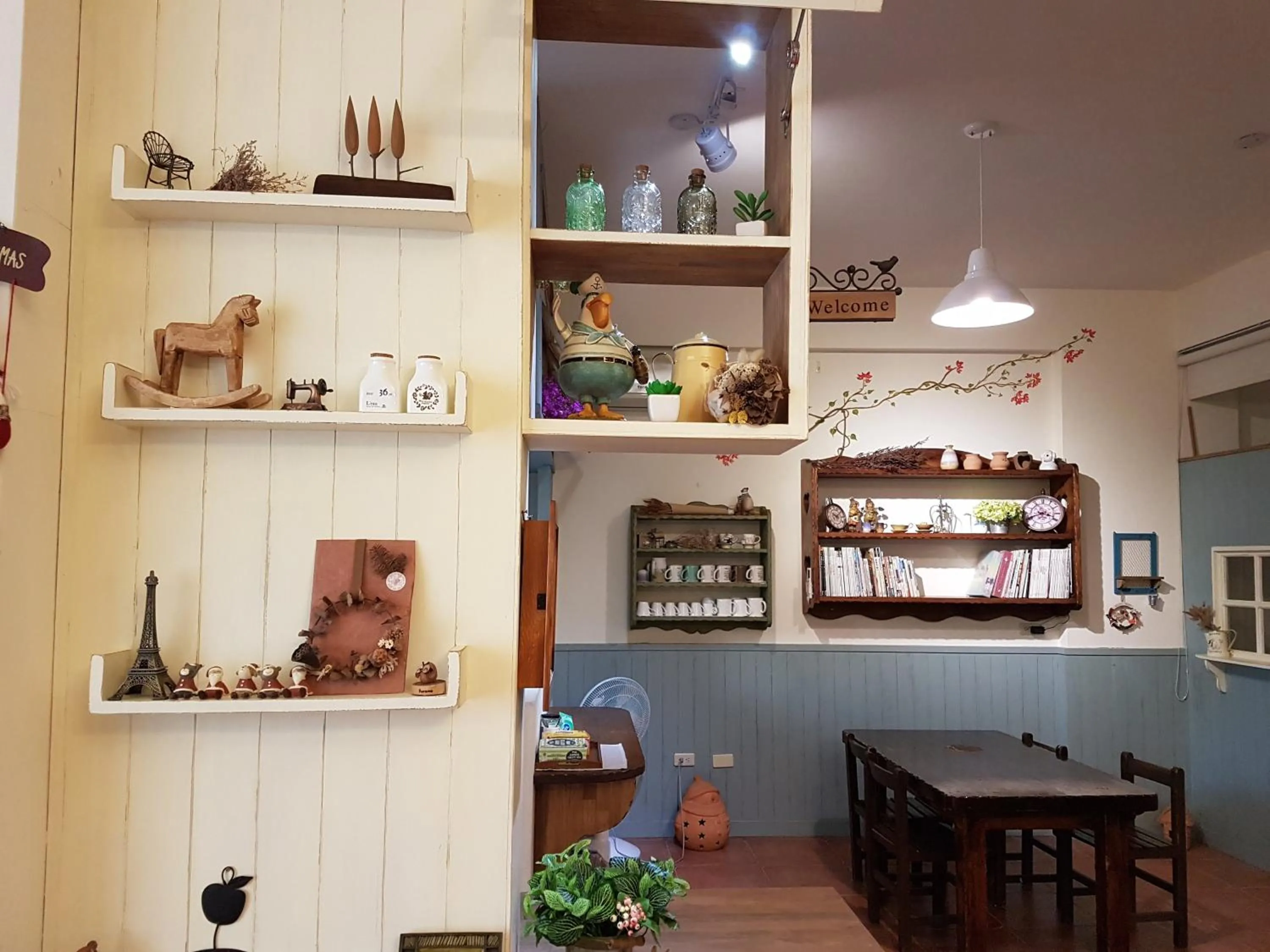 Lounge or bar in Village Villa B&B