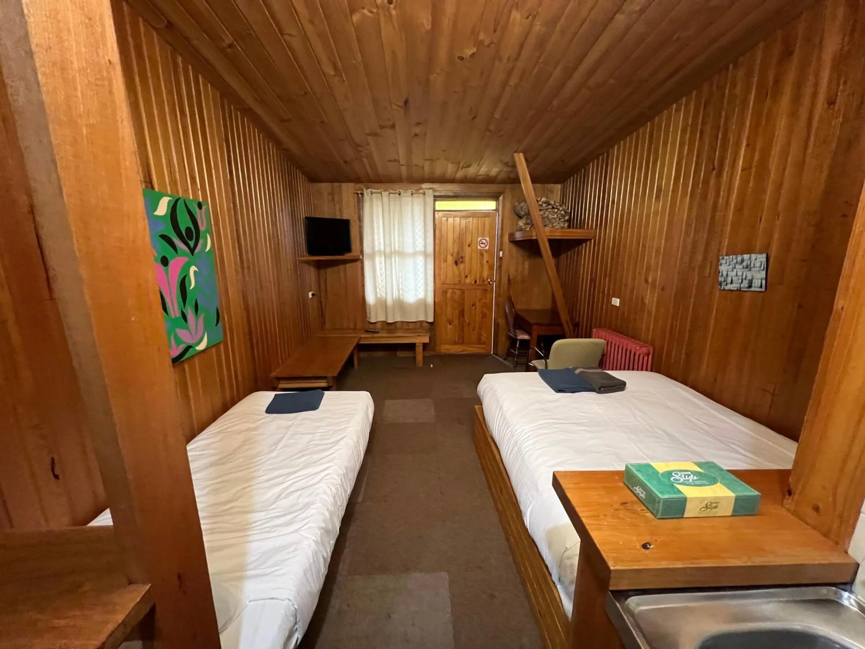 Bed in Bunkhouse Motel Cooma