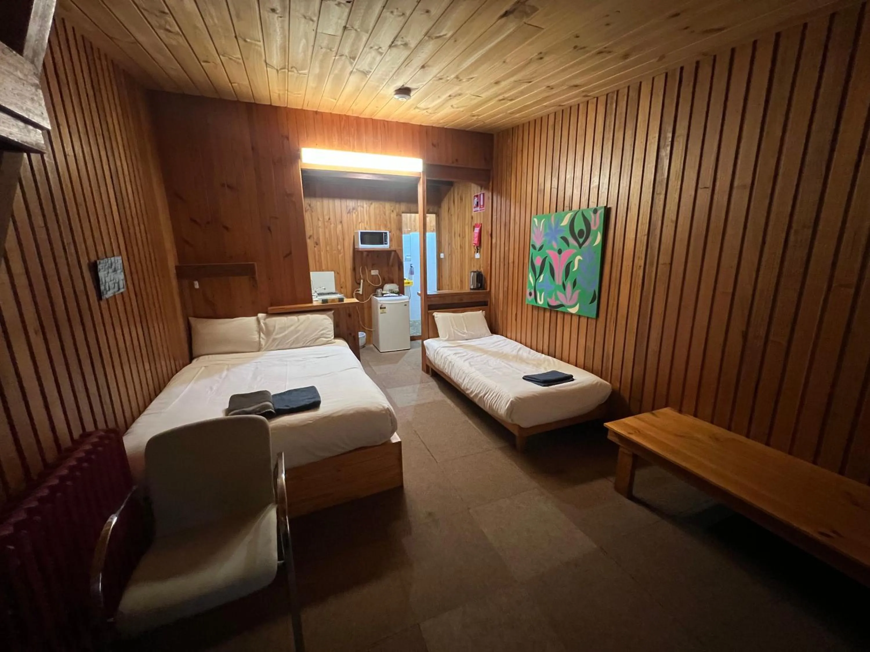 Bed in Bunkhouse Motel Cooma