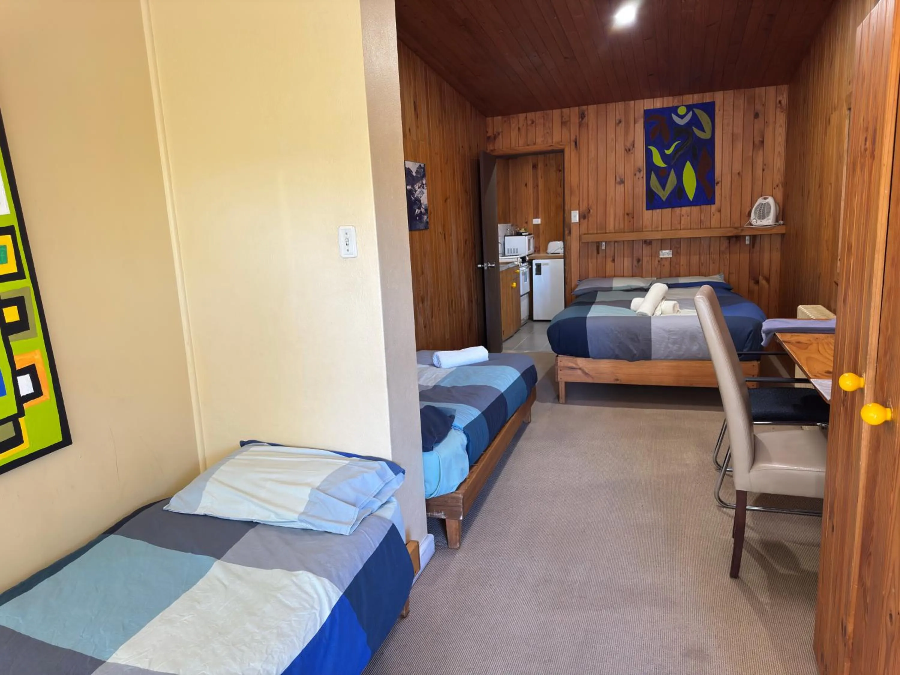 Bed in Bunkhouse Motel Cooma