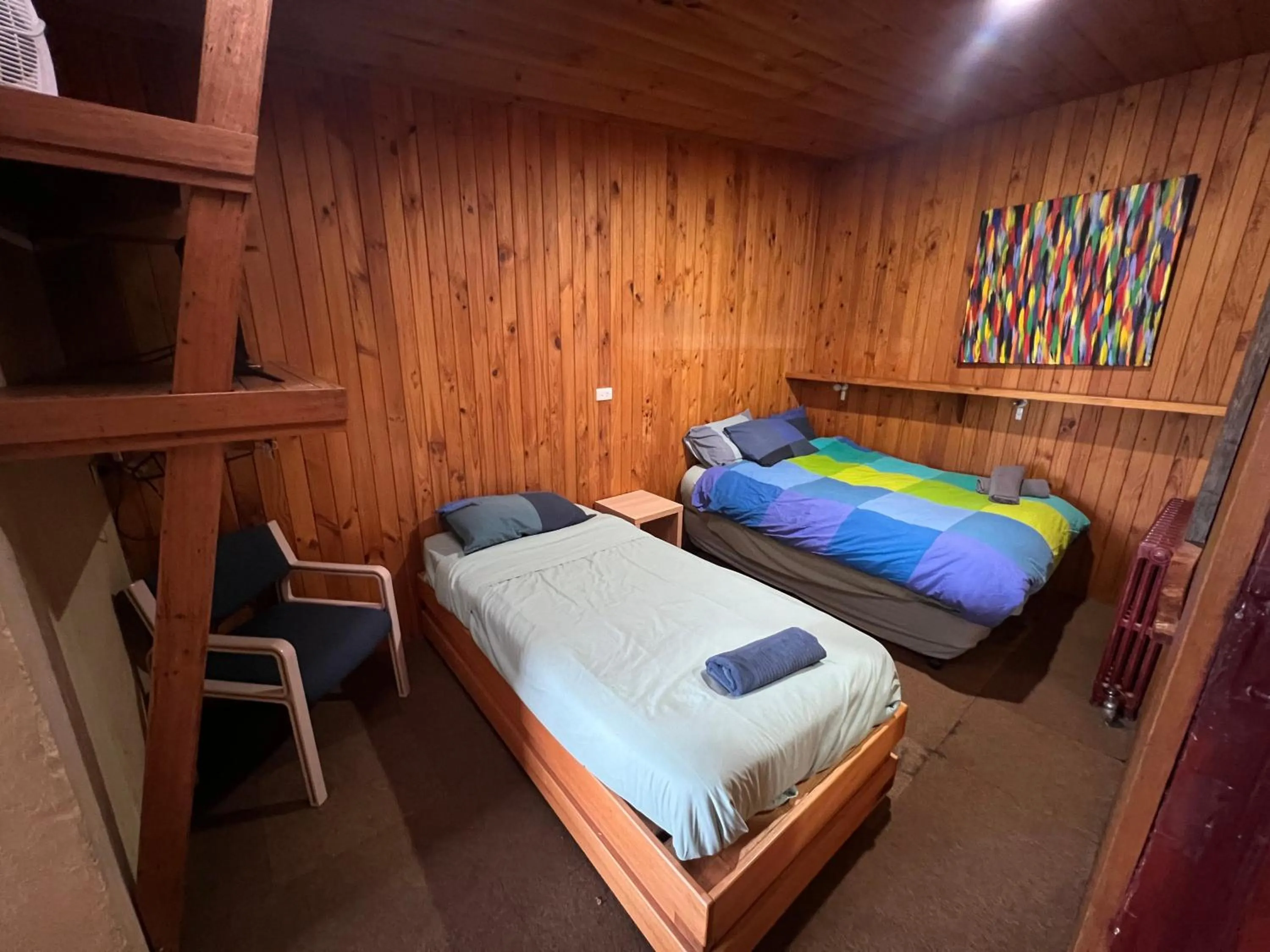 Bed in Bunkhouse Motel Cooma