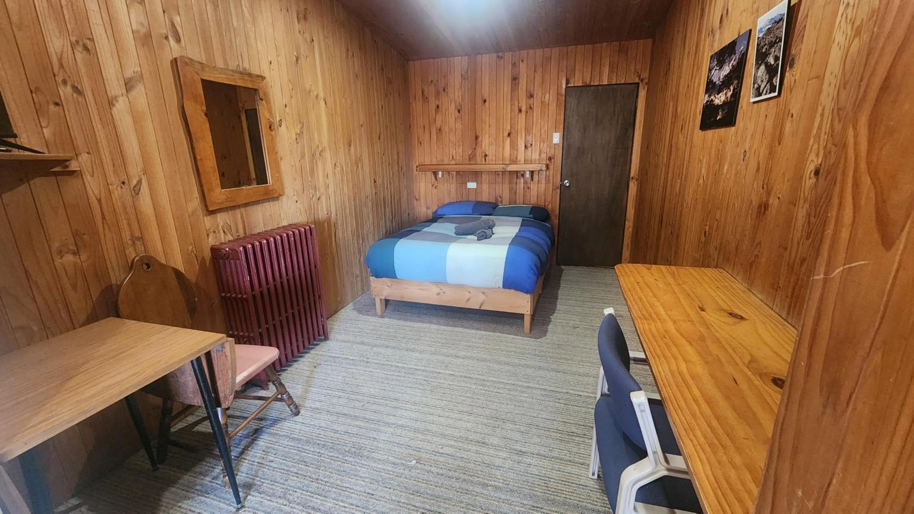 Bed in Bunkhouse Motel Cooma