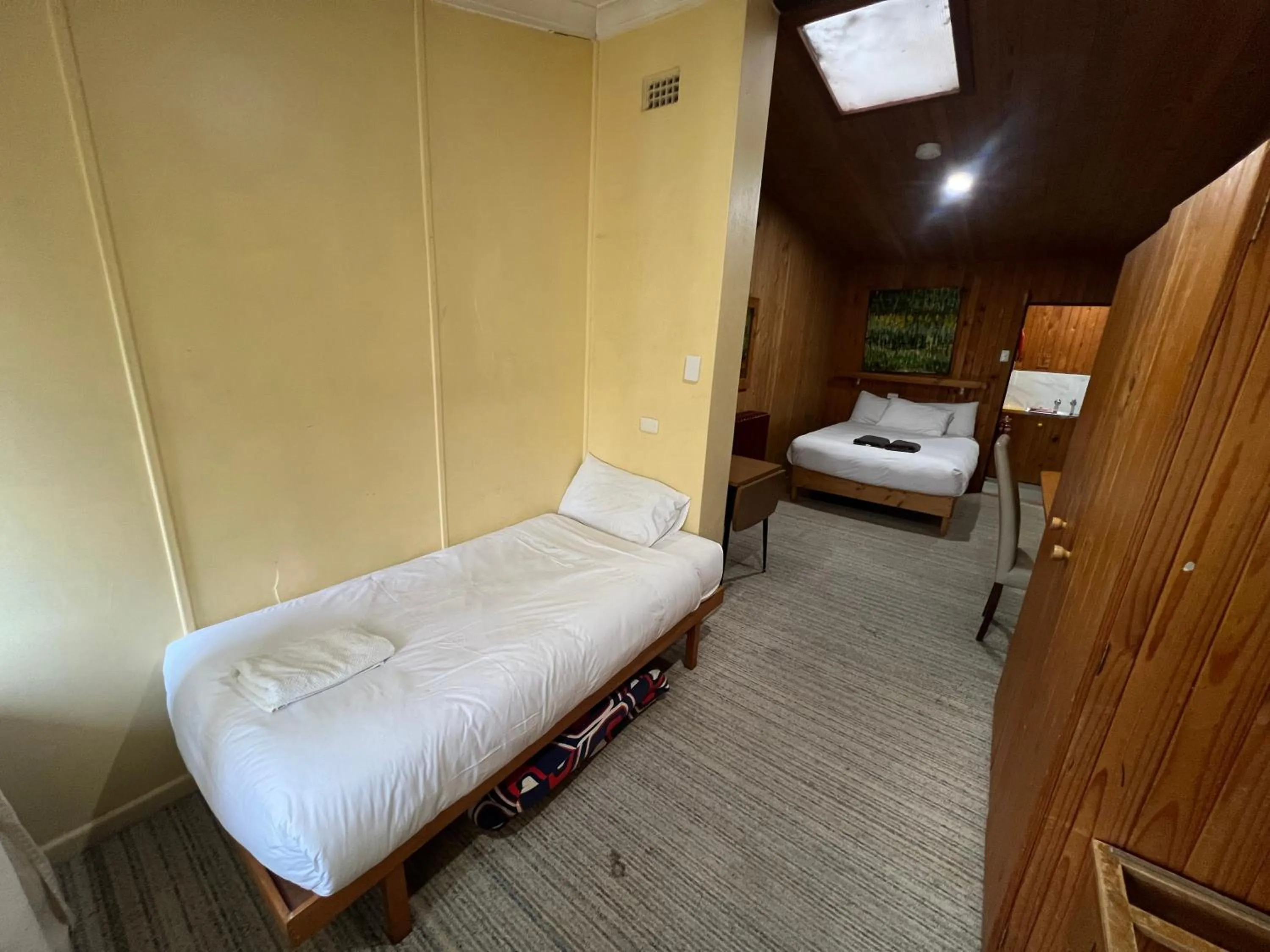 Bed in Bunkhouse Motel Cooma