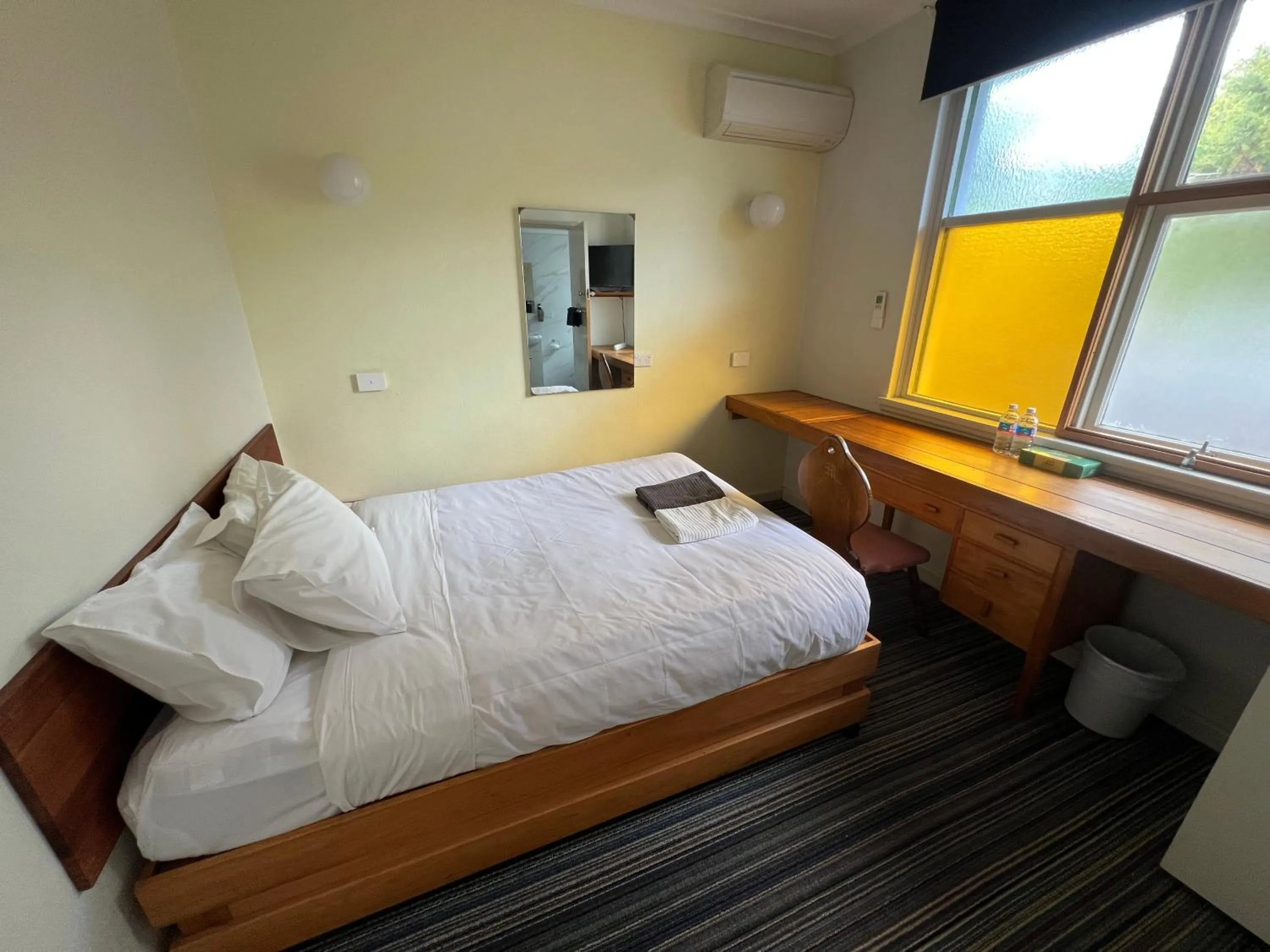 Bed in Bunkhouse Motel Cooma