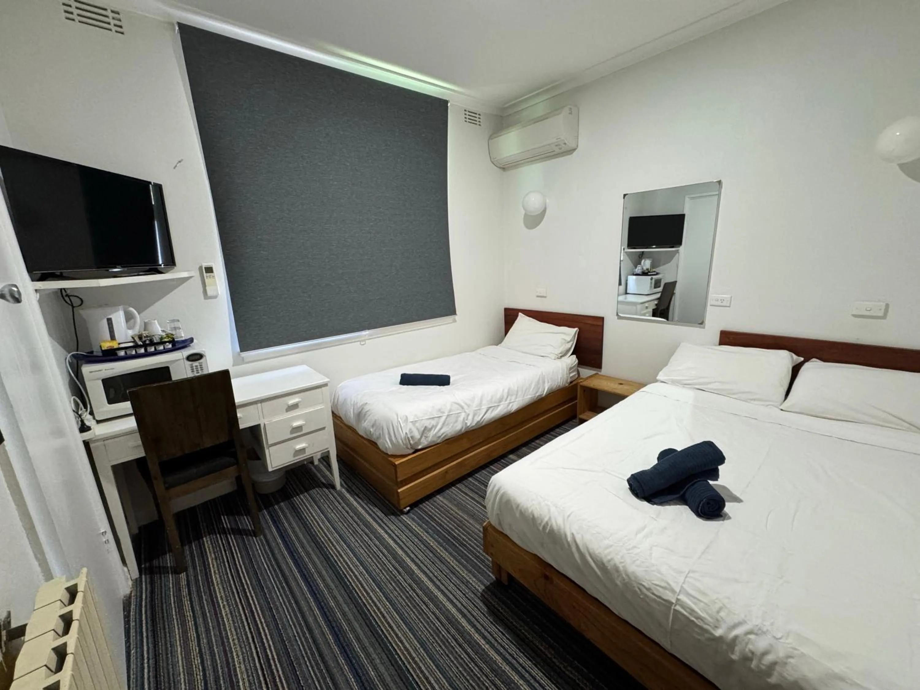 Bed in Bunkhouse Motel Cooma