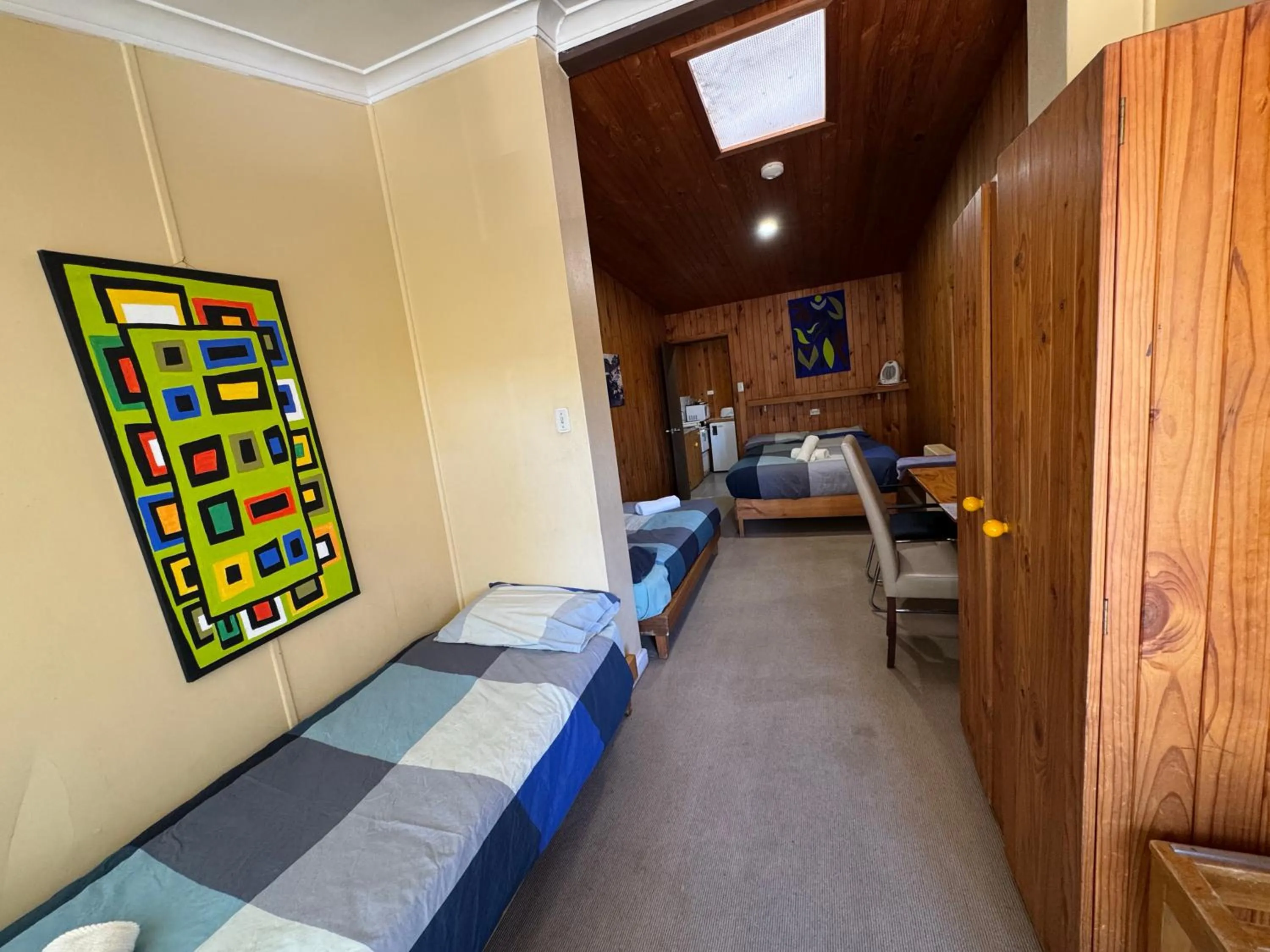 Bed in Bunkhouse Motel Cooma