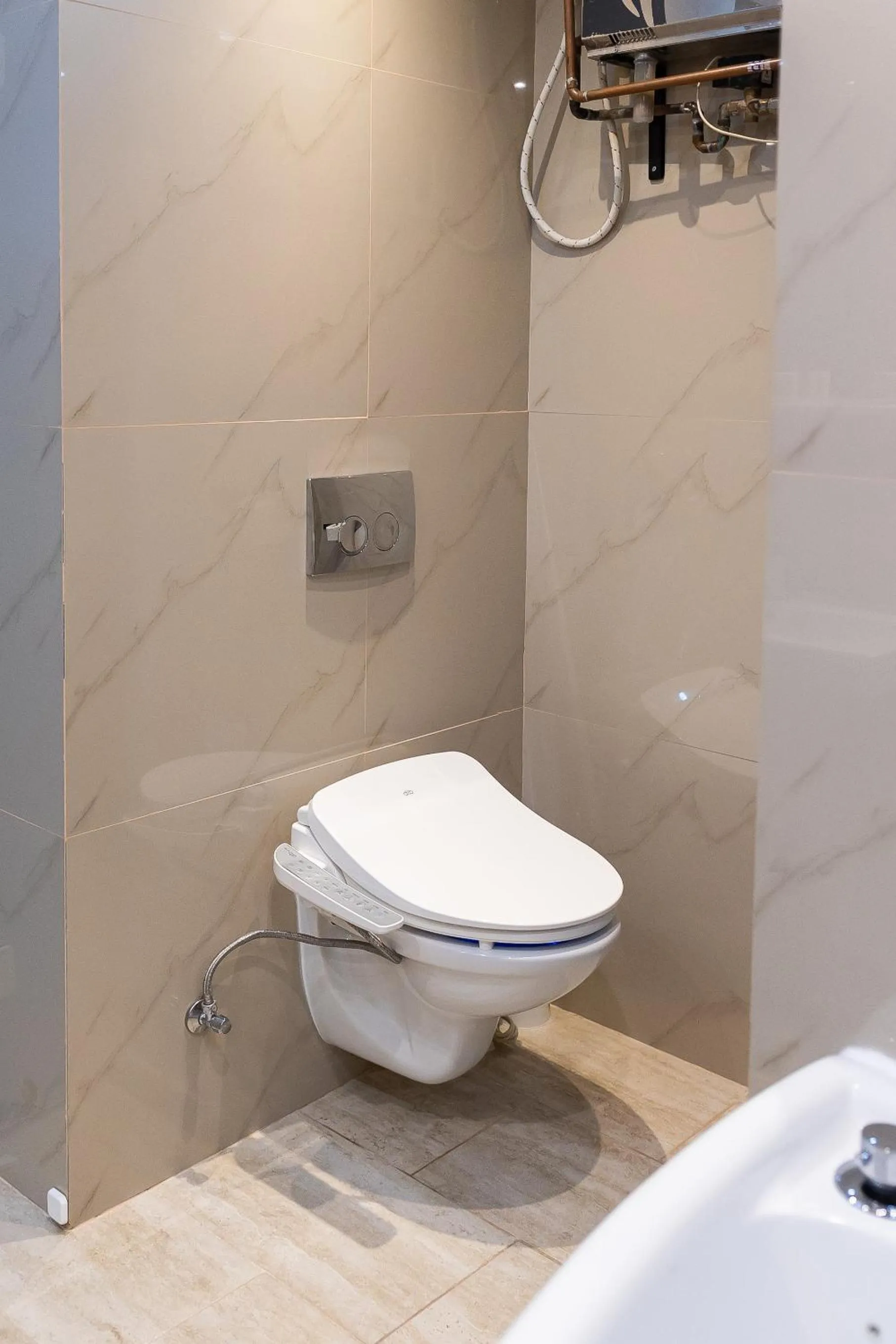 Toilet in Hotel Christina Plus