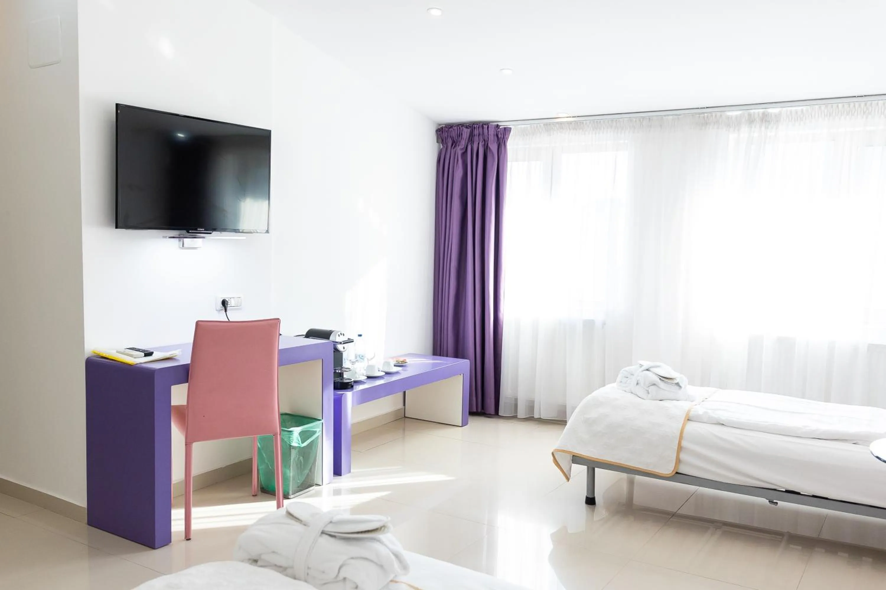 Bedroom, Bed in Hotel Christina Plus