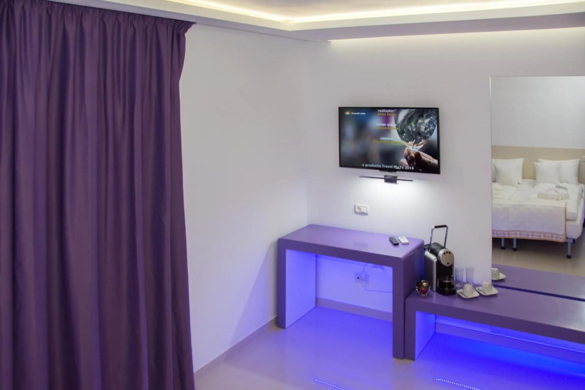 TV and multimedia, Bed in Hotel Christina Plus