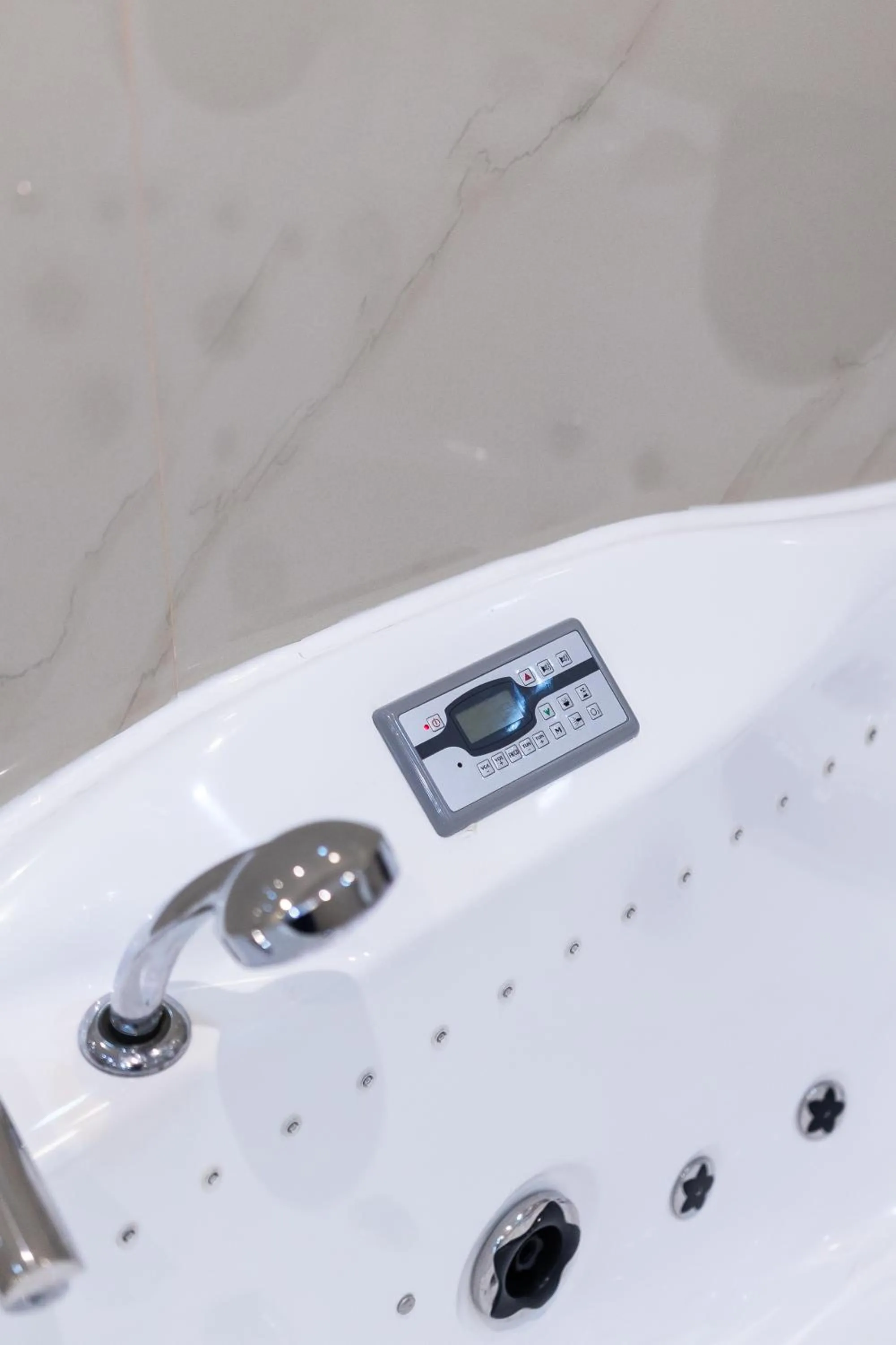 Hot Tub in Hotel Christina Plus