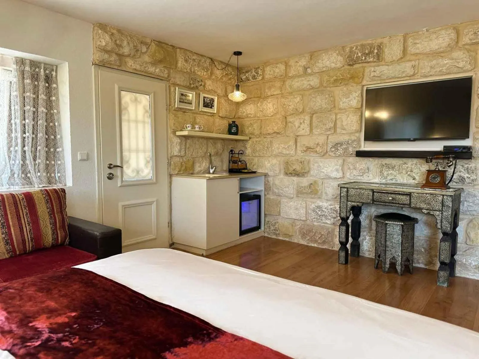 Bed in Beit Shalom Historical boutique Hotel