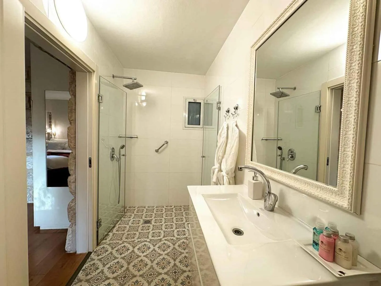 Toilet in Beit Shalom Historical boutique Hotel