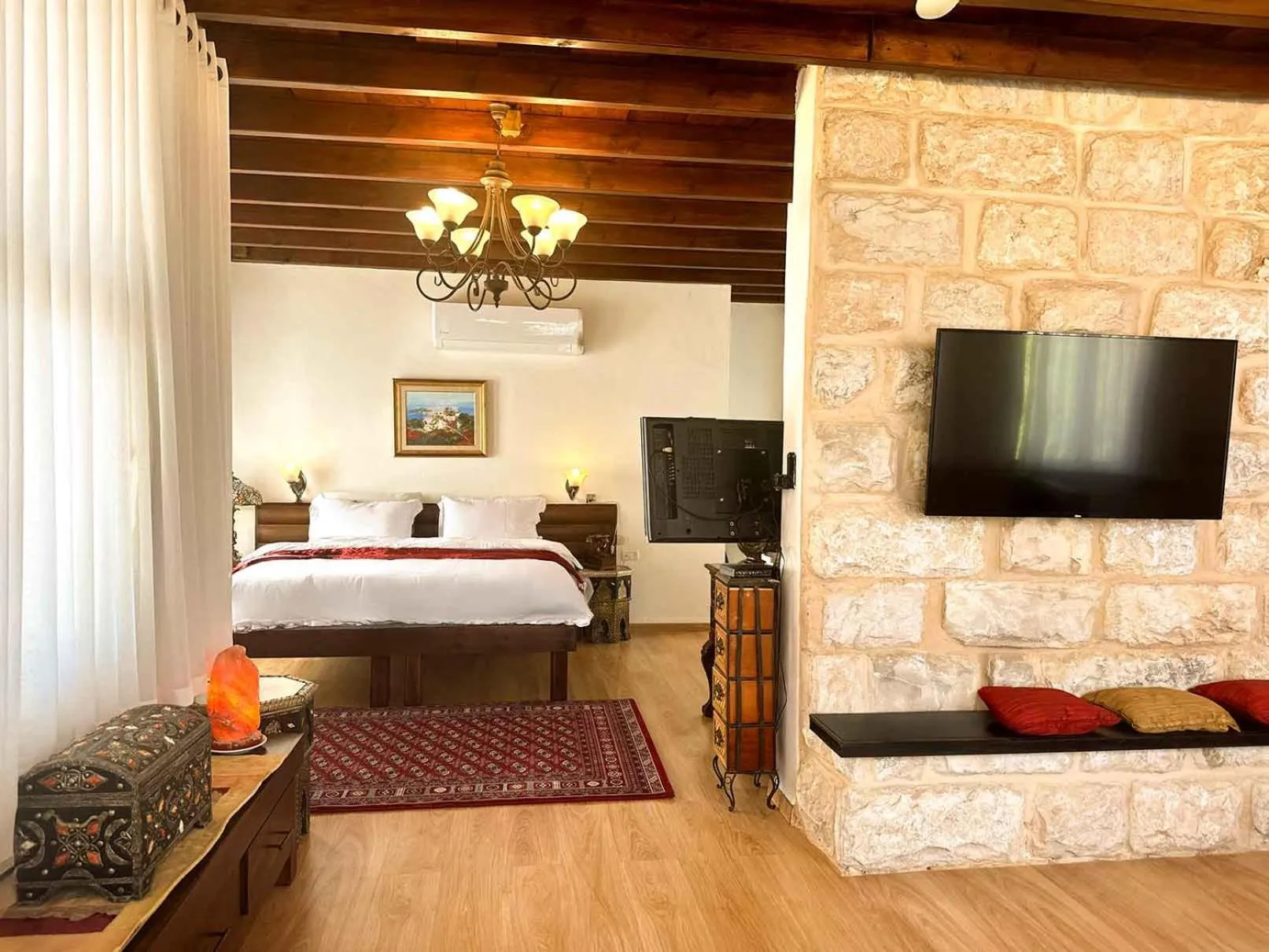 Bed in Beit Shalom Historical boutique Hotel