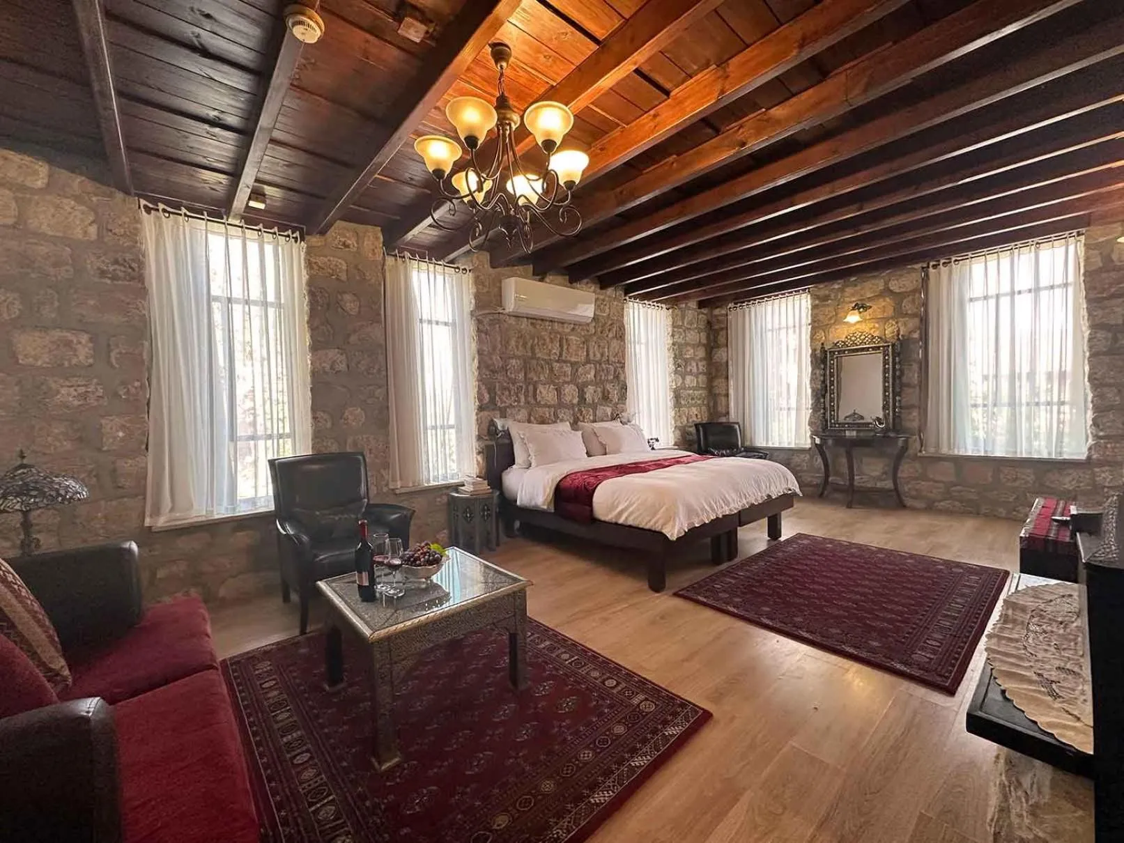 Bed in Beit Shalom Historical boutique Hotel