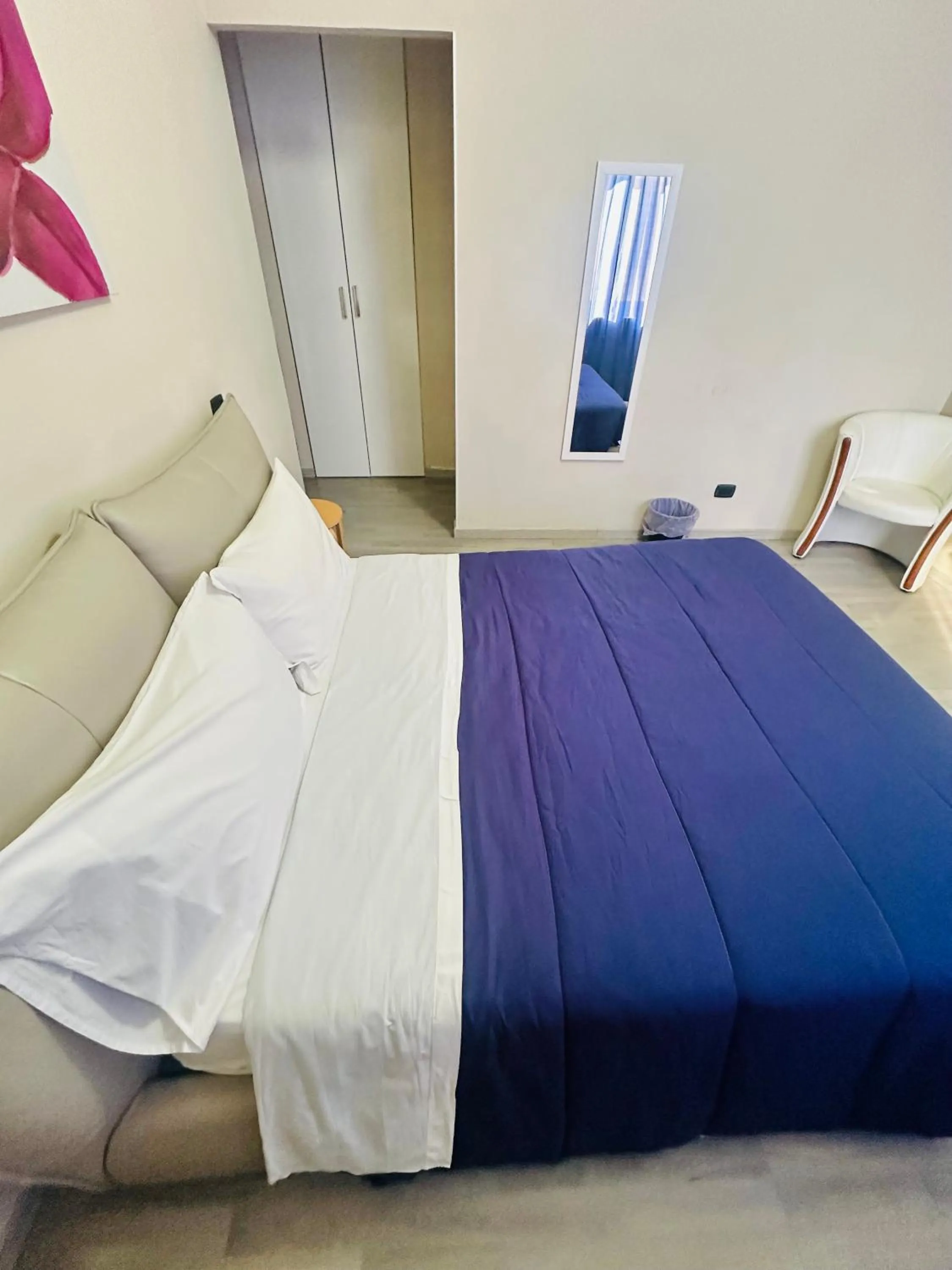 Photo of the whole room, Bed in Iris Inn