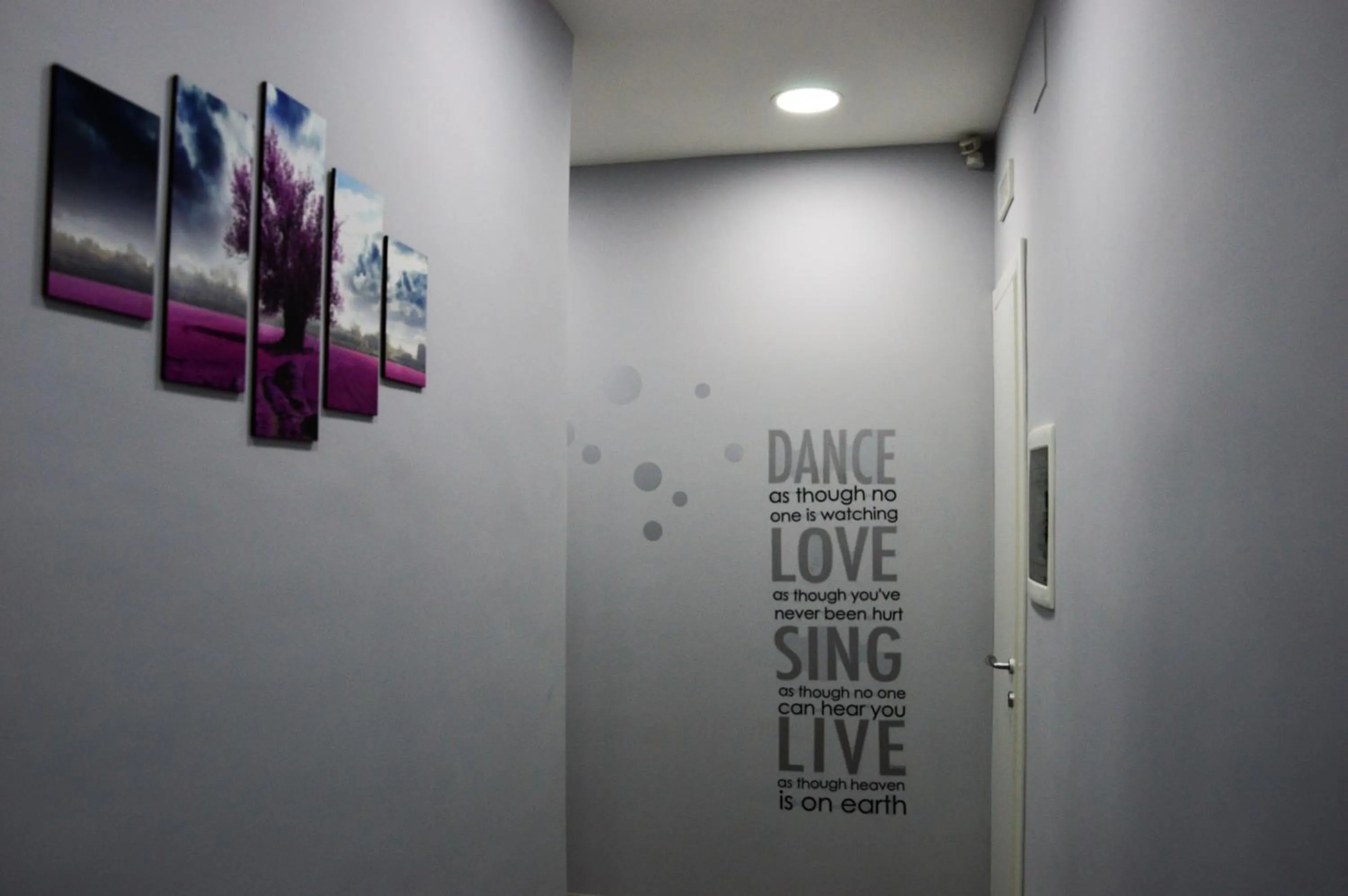 Decorative detail in Iris Inn