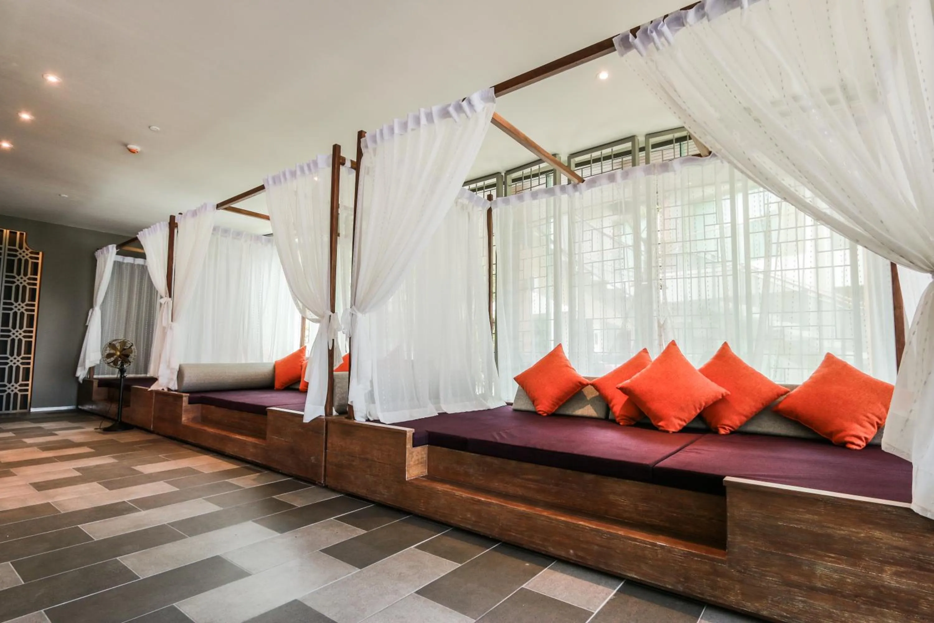 Restaurant/places to eat, Bed in Fusion Suites Phuket Patong