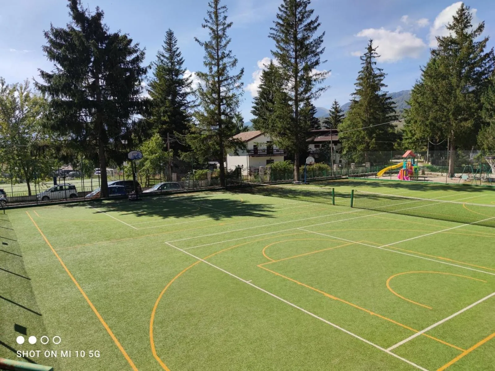 Tennis court in Hotel Bamby