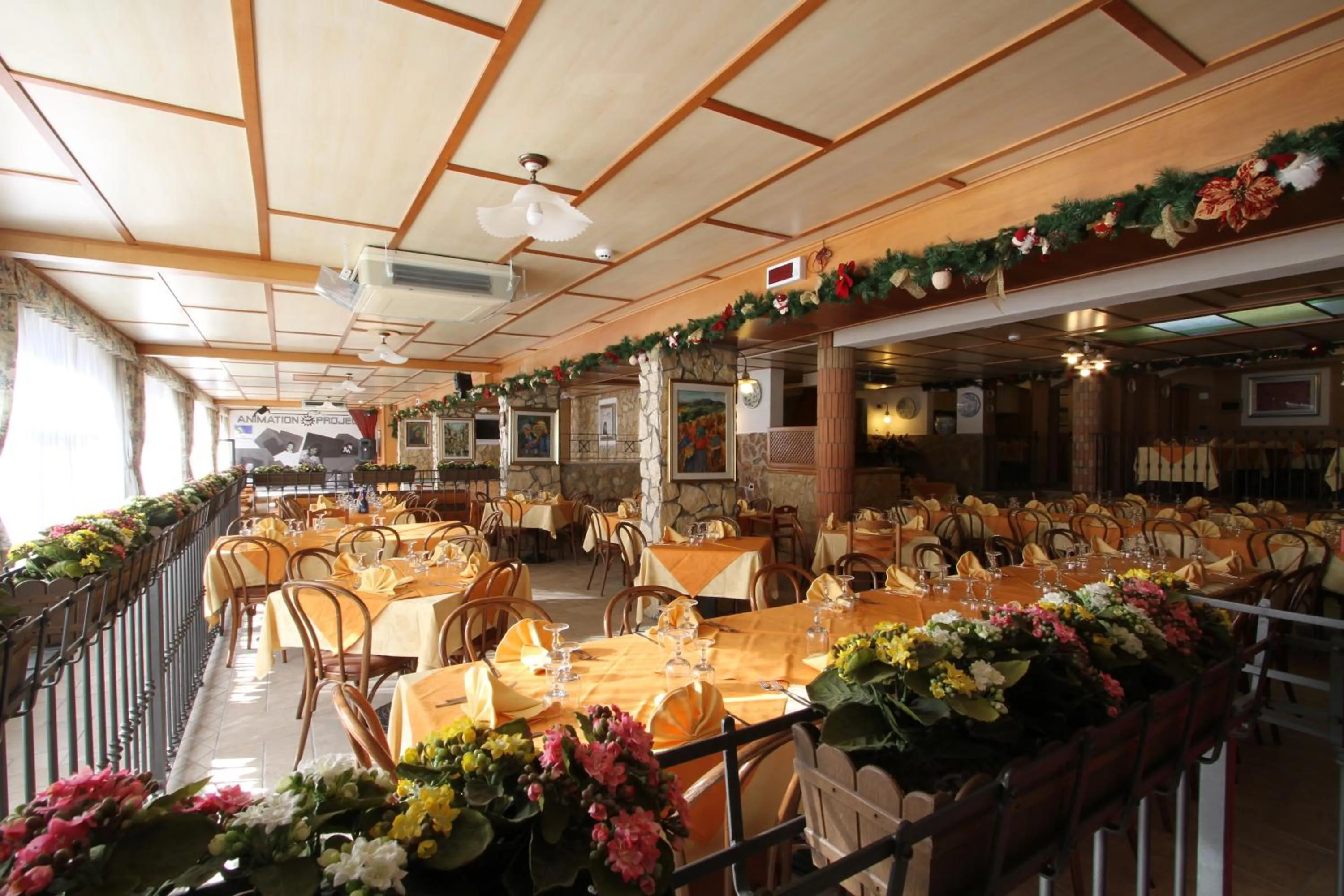 Restaurant/places to eat in Hotel Bamby