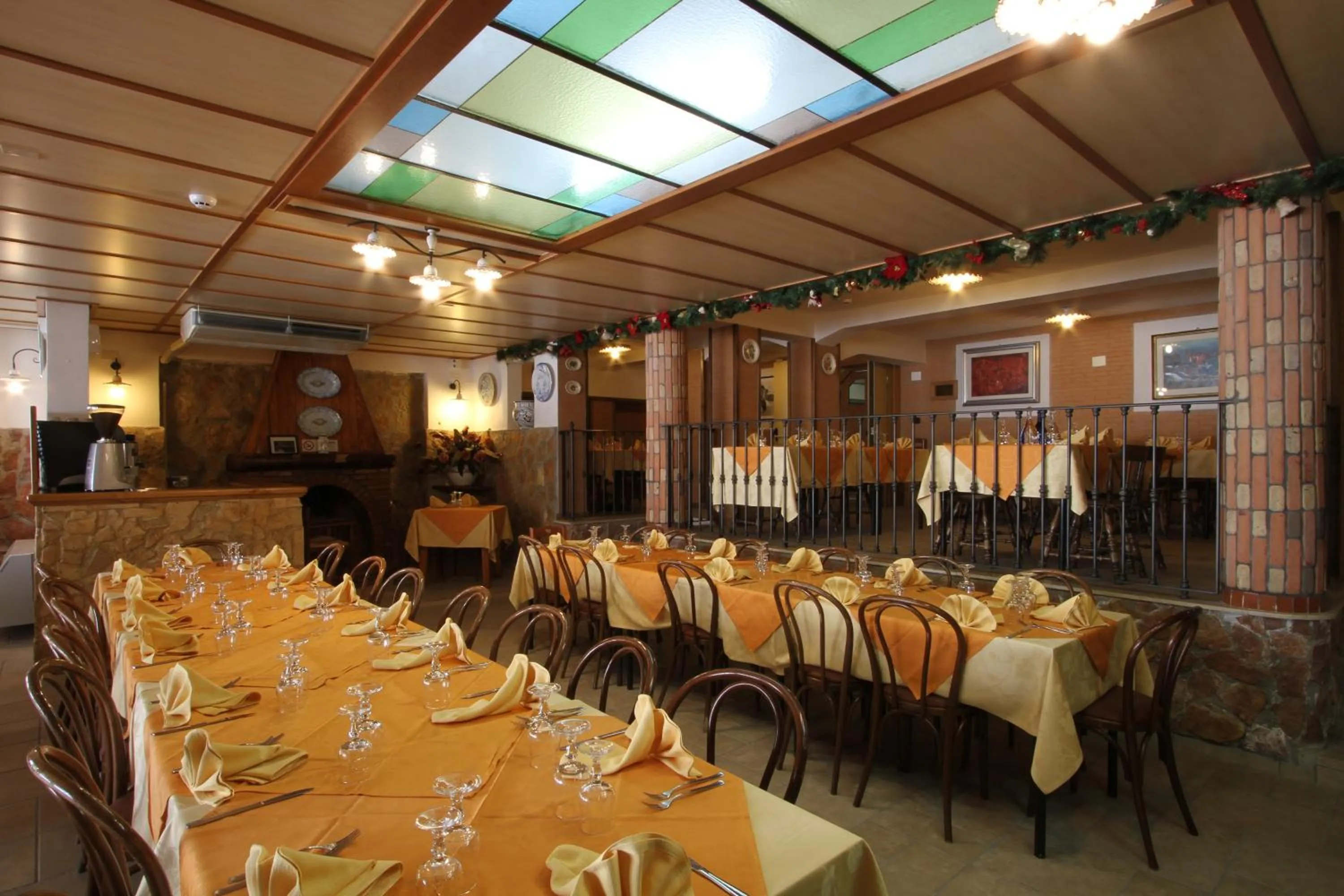 Restaurant/places to eat in Hotel Bamby