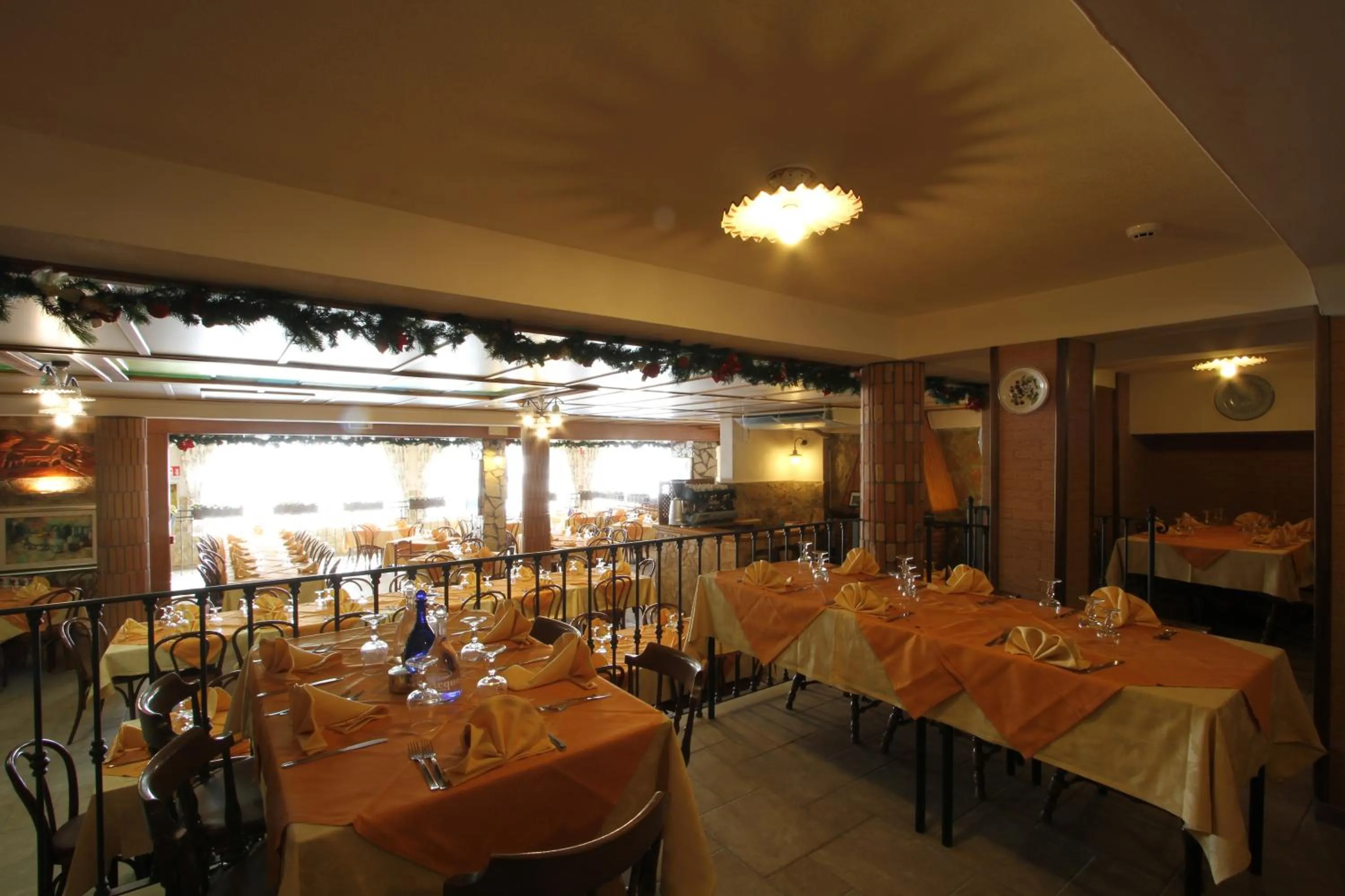 Restaurant/places to eat in Hotel Bamby