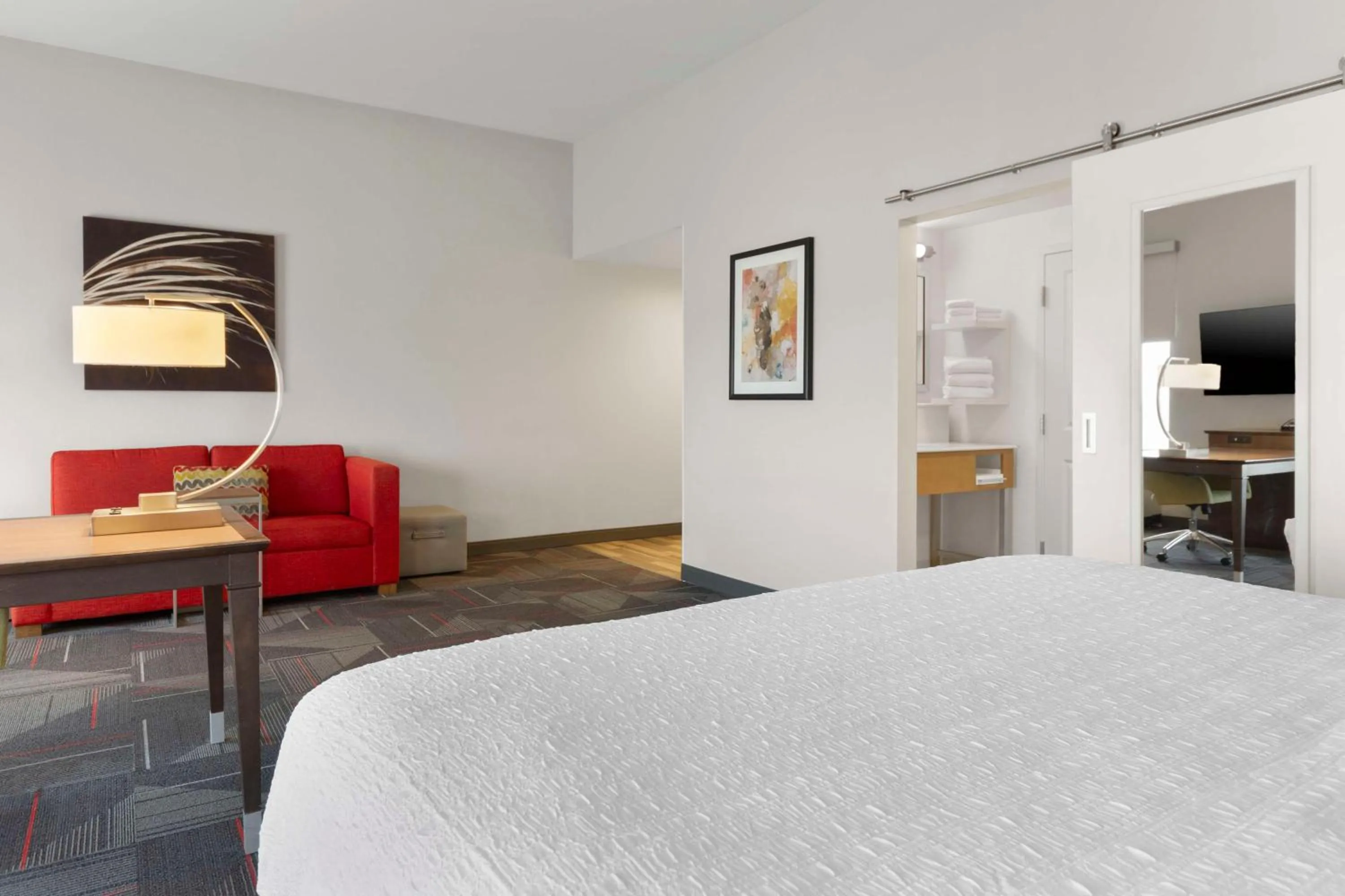 Bed in Hampton Inn & Suites Columbus Scioto Downs