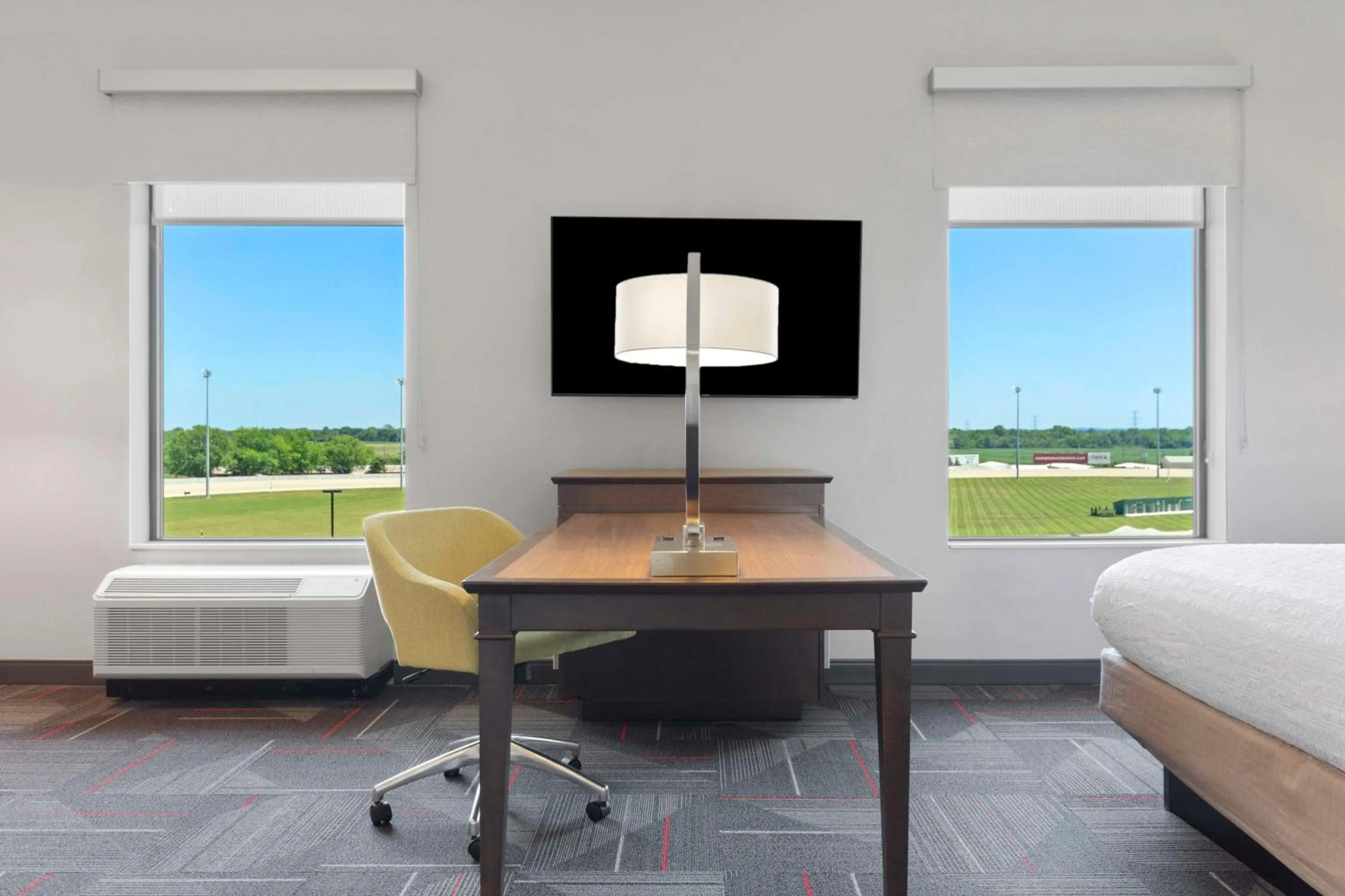 Property building in Hampton Inn & Suites Columbus Scioto Downs