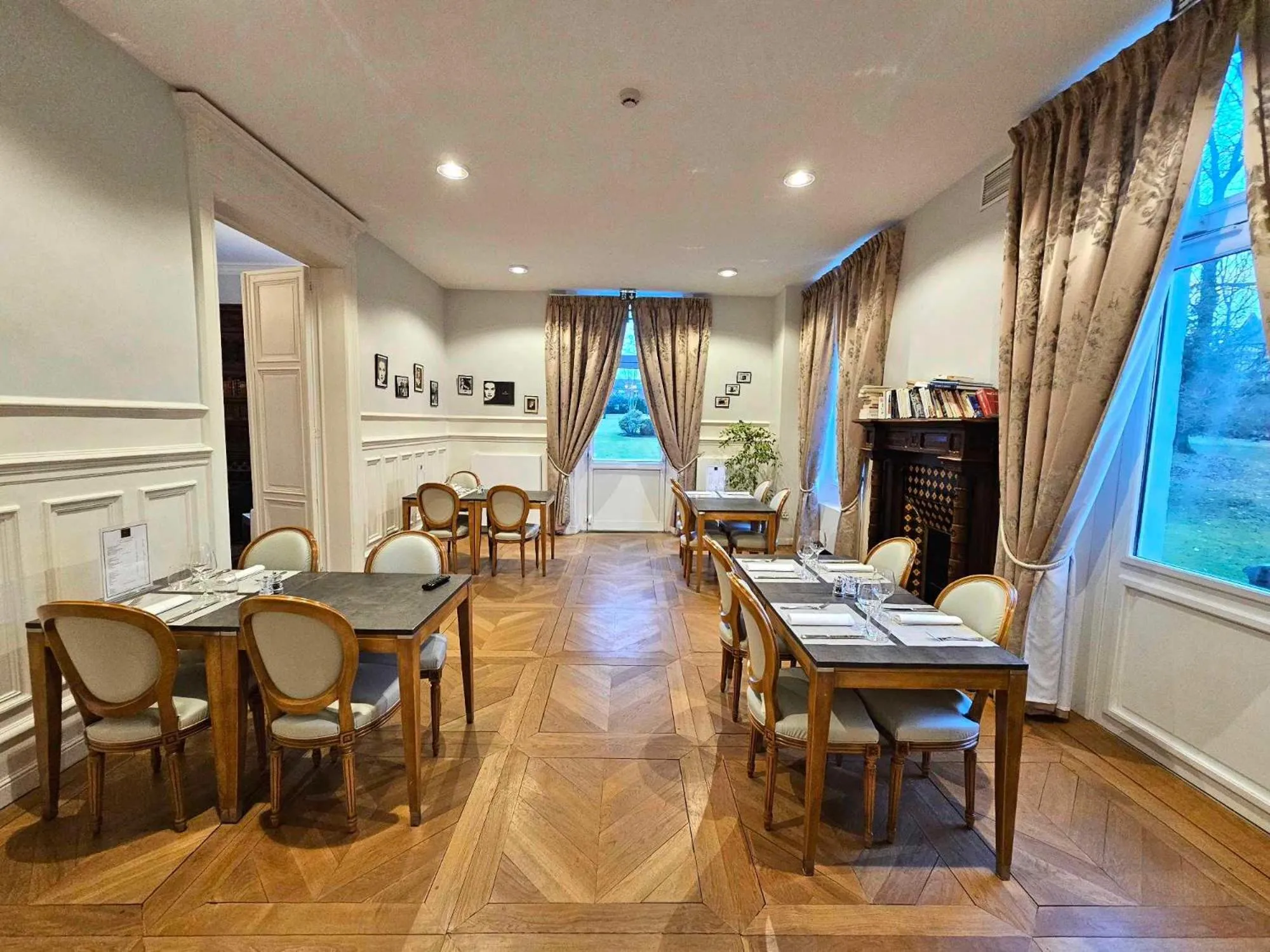 Dining area in Hôtel Château de la Marlière