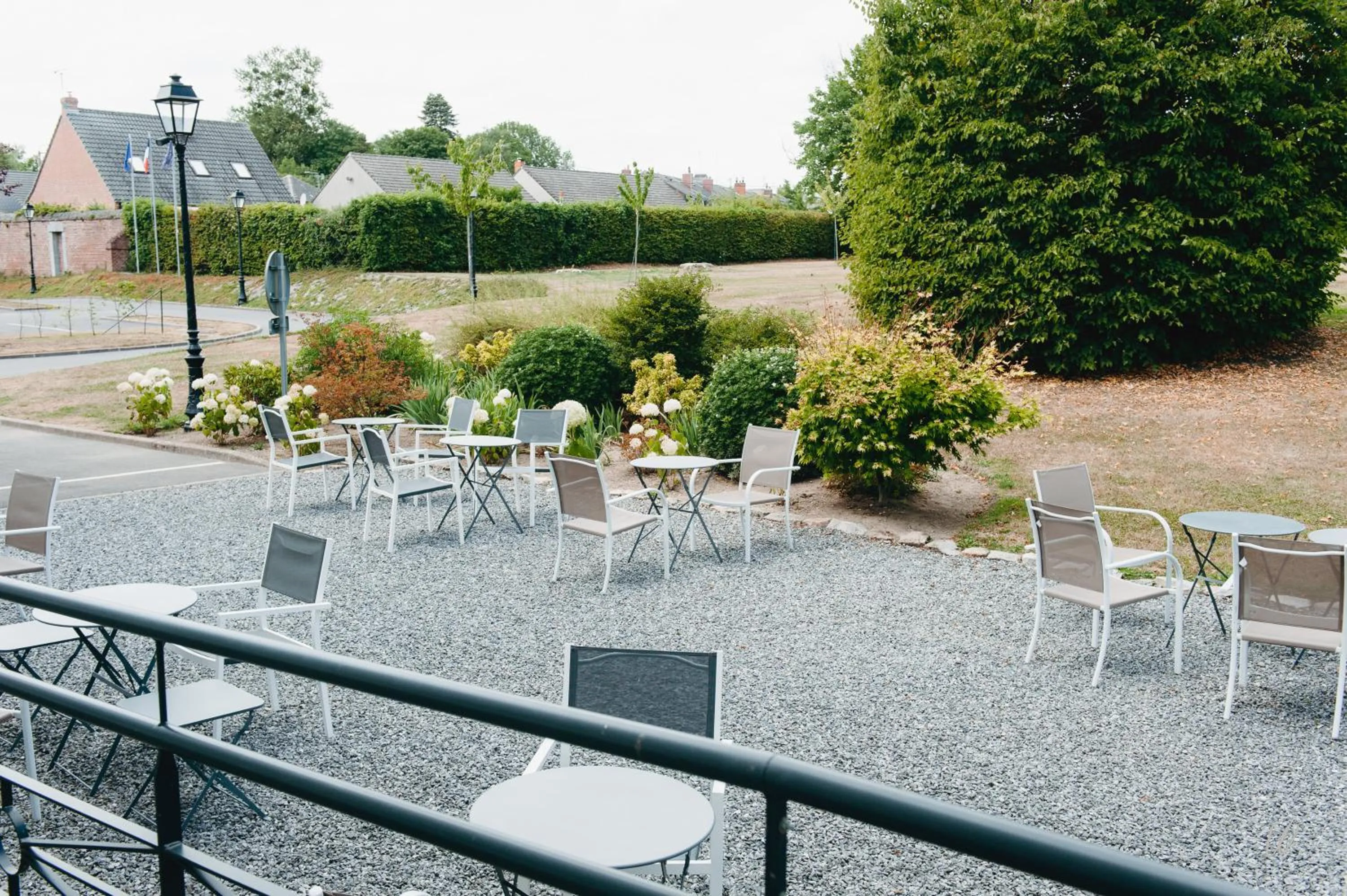 Patio in Hôtel Château de la Marlière