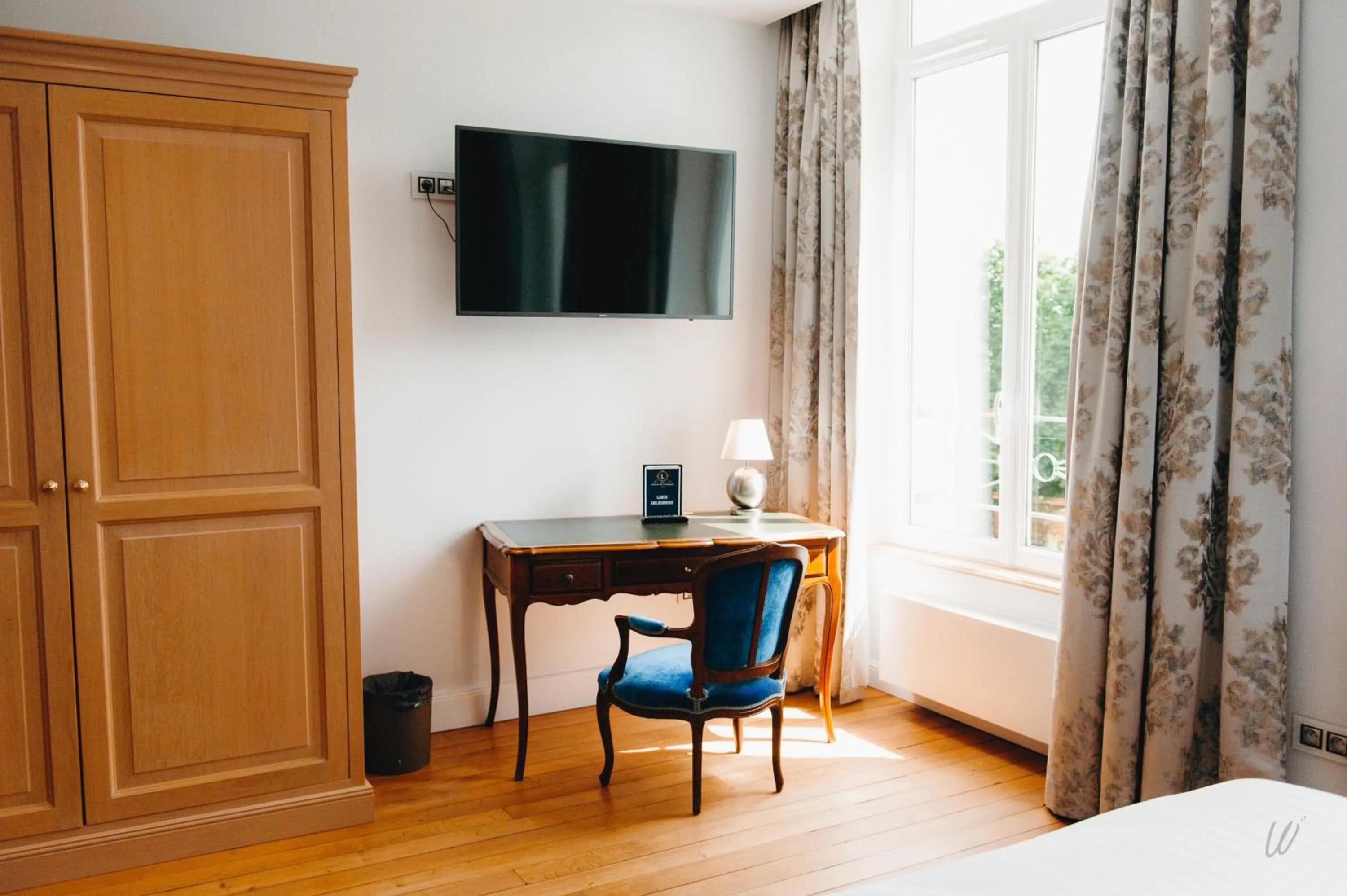 Bed in Hôtel Château de la Marlière