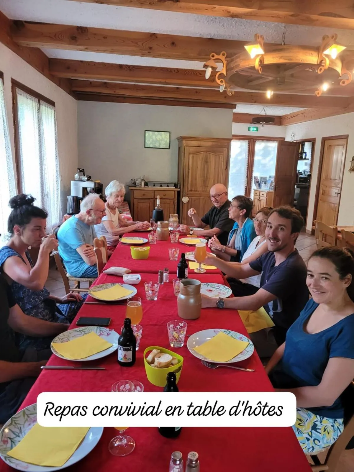 Restaurant/places to eat in Les Clarines Perceneige - Chambre d'Hôtes Vue Sur Montagne & SPA