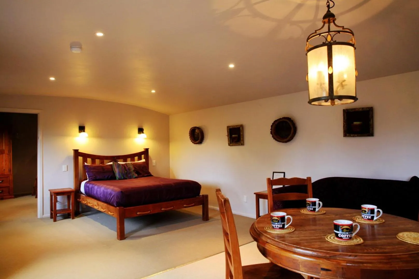 Living room, Bed in Woodlyn Park Motel