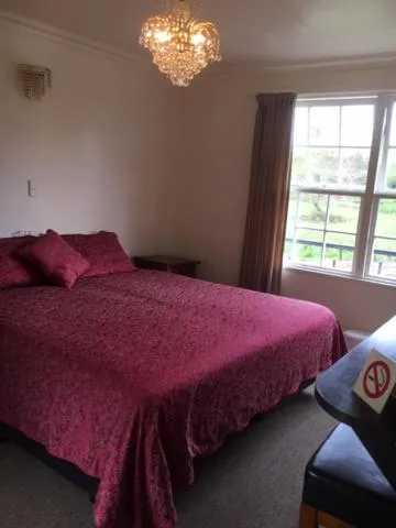 Bedroom, Bed in Woodlyn Park Motel