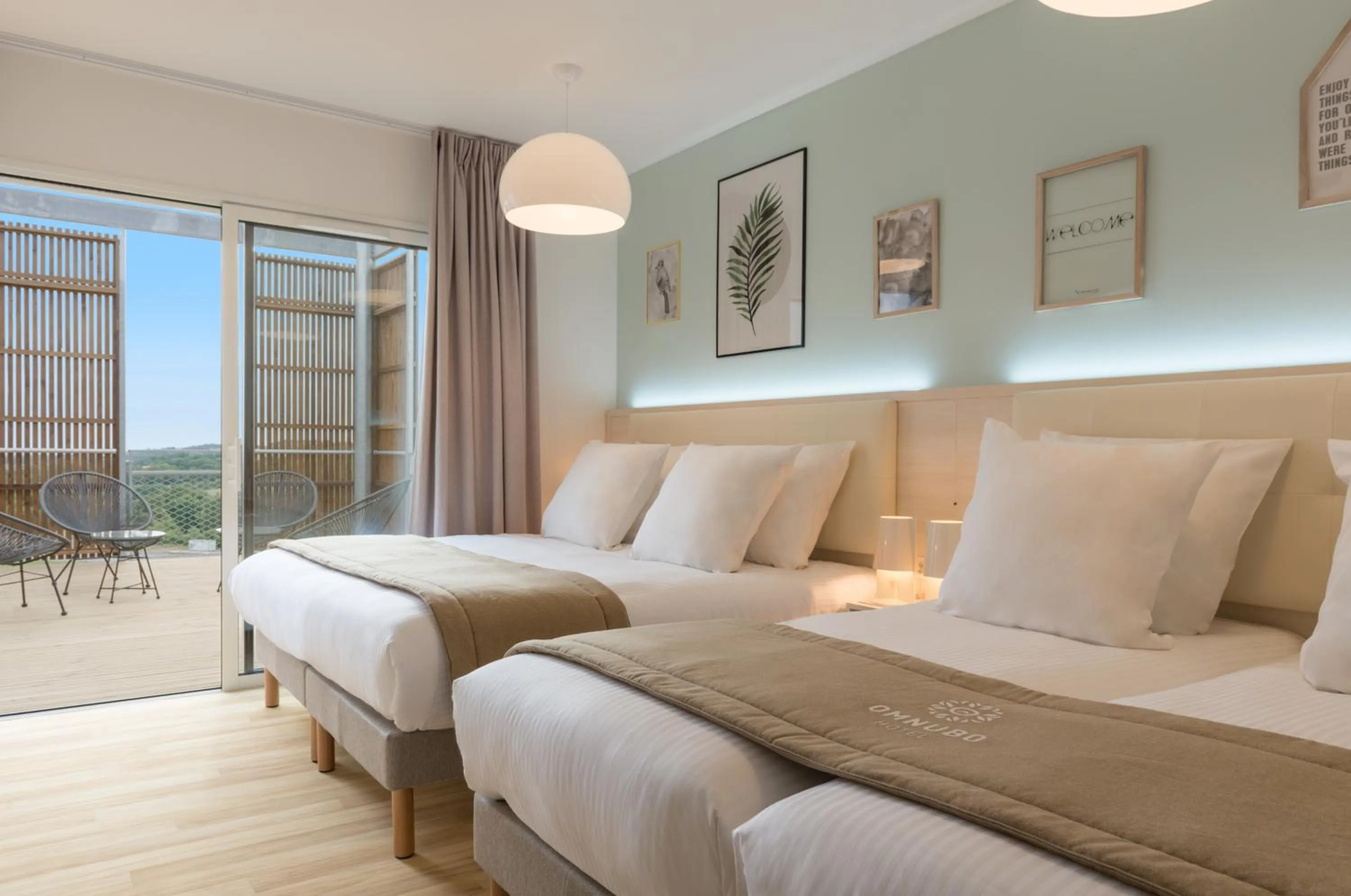 Photo of the whole room, Bed in Hôtel Omnubo Collection