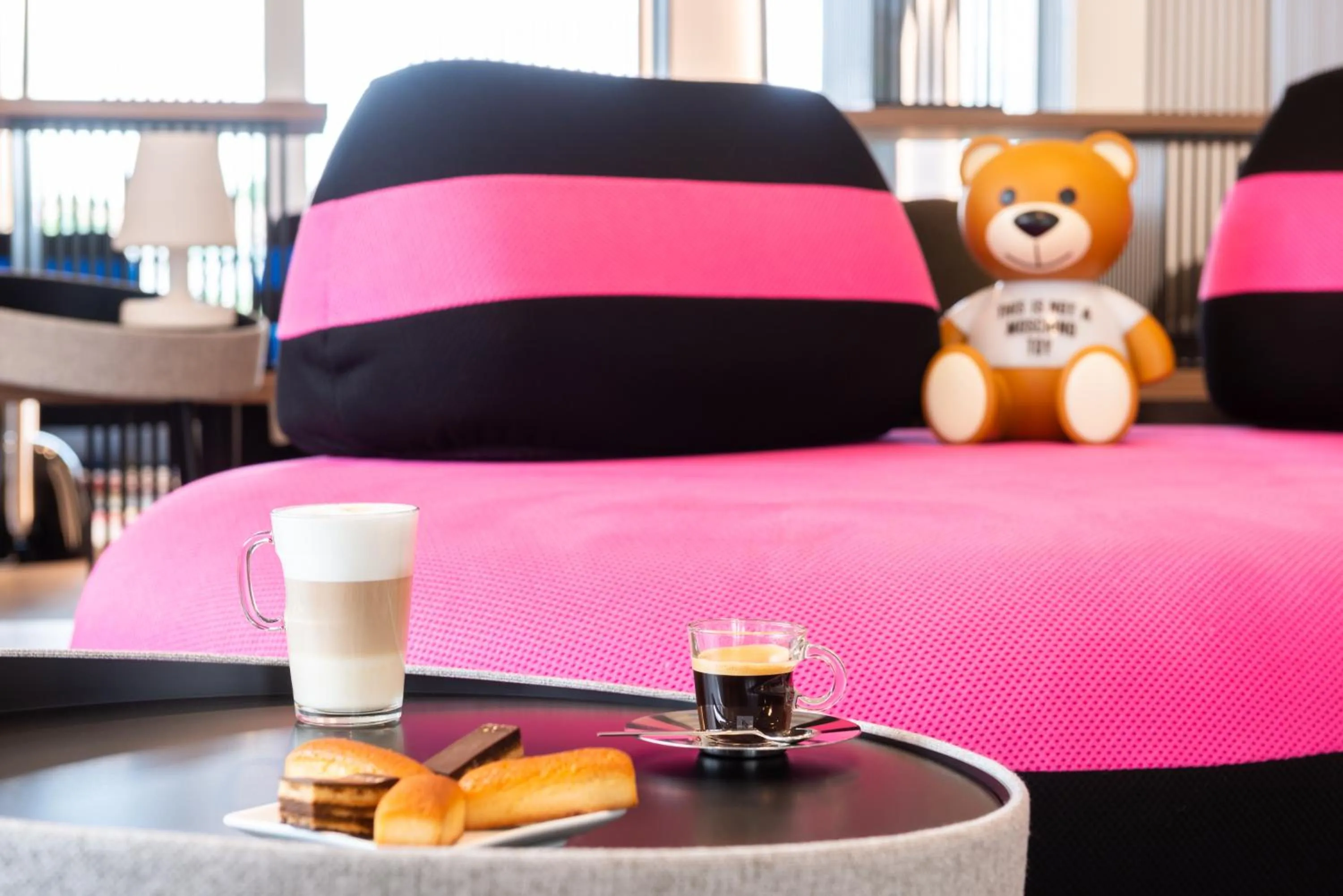 Living room, Bed in Hôtel Omnubo Collection