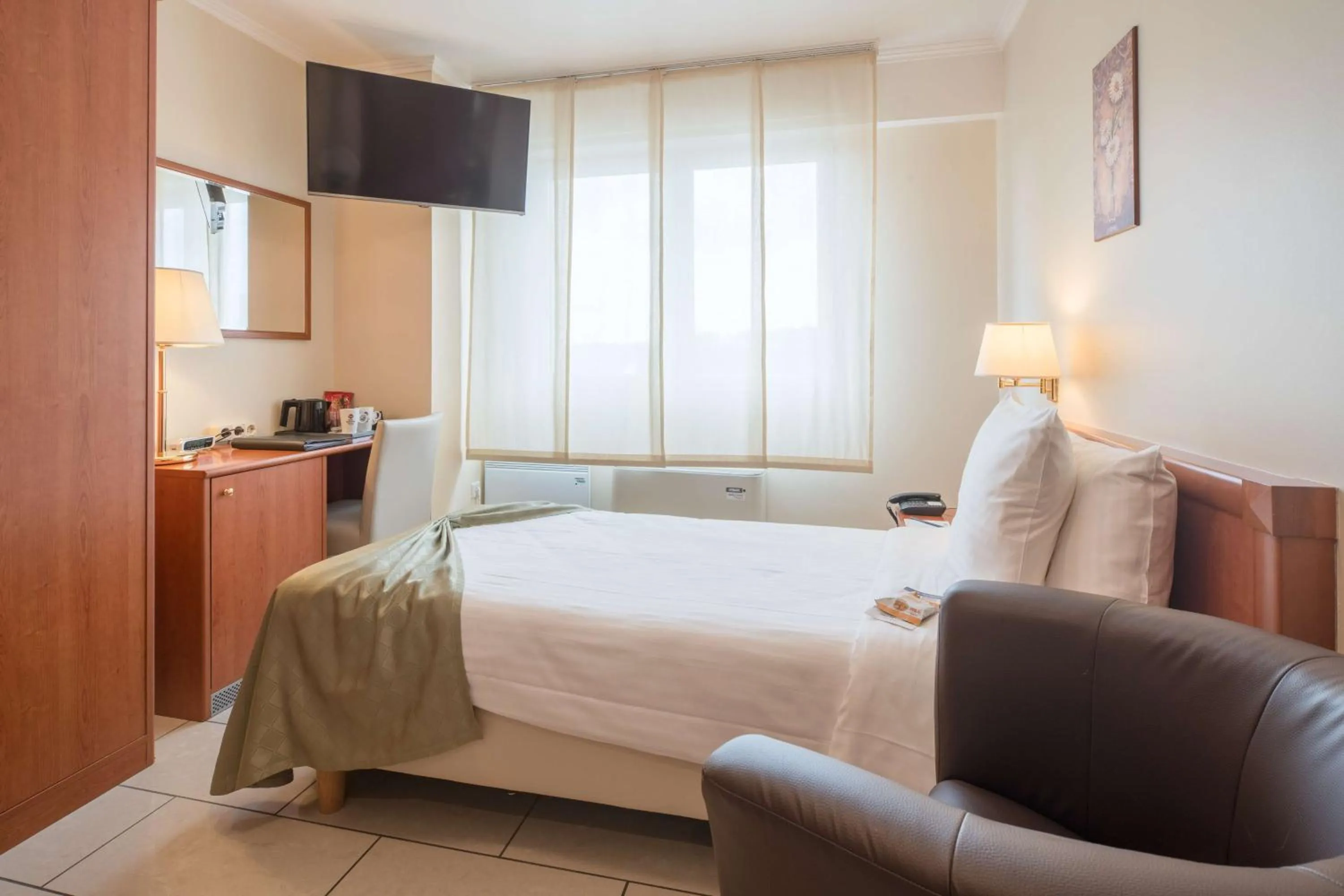 Bedroom, Bed in Best Western Plus Grand Hotel Victor Hugo