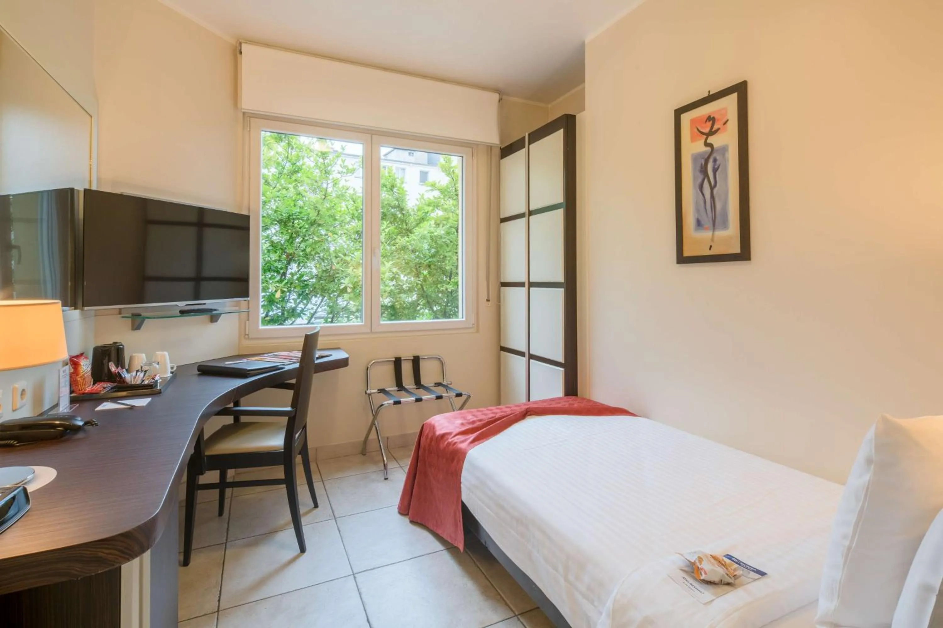 Bedroom, Bed in Best Western Plus Grand Hotel Victor Hugo