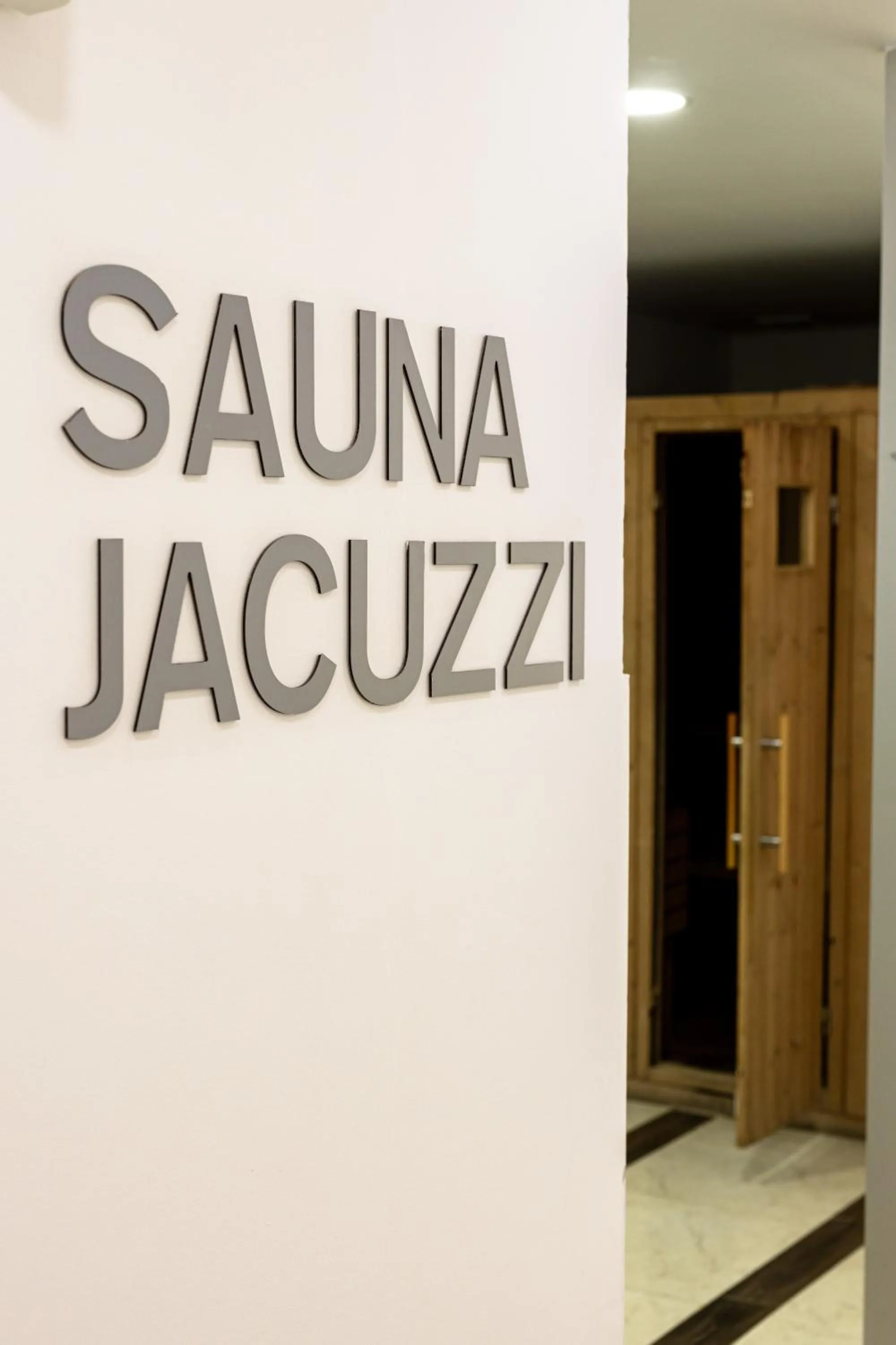 Sauna in Palmeiras Suite Hotel