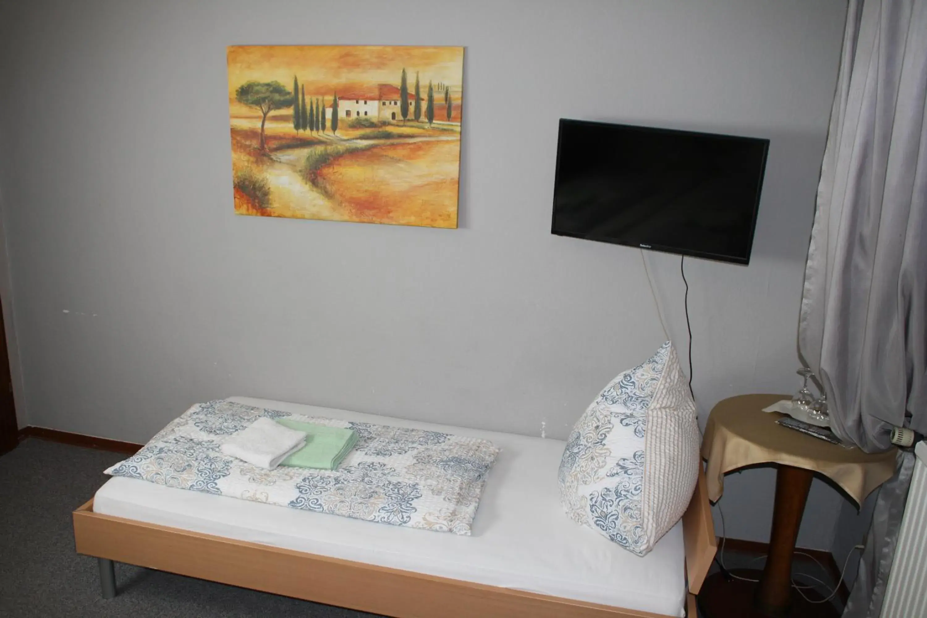 Triple Room with Bath in Hotel Restaurant Balkan Triple Room with Bath in Hotel Restaurant Balkan