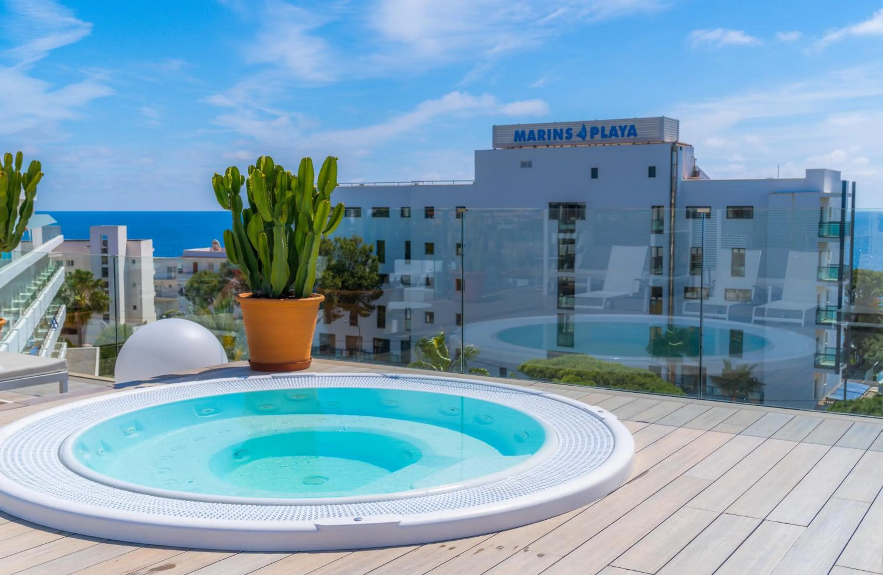 Swimming pool in Marins Playa